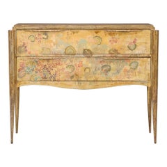 Comò in foglia d'argento di Max Kuehne su gambe alte, con disegni floreali colorati, firmato