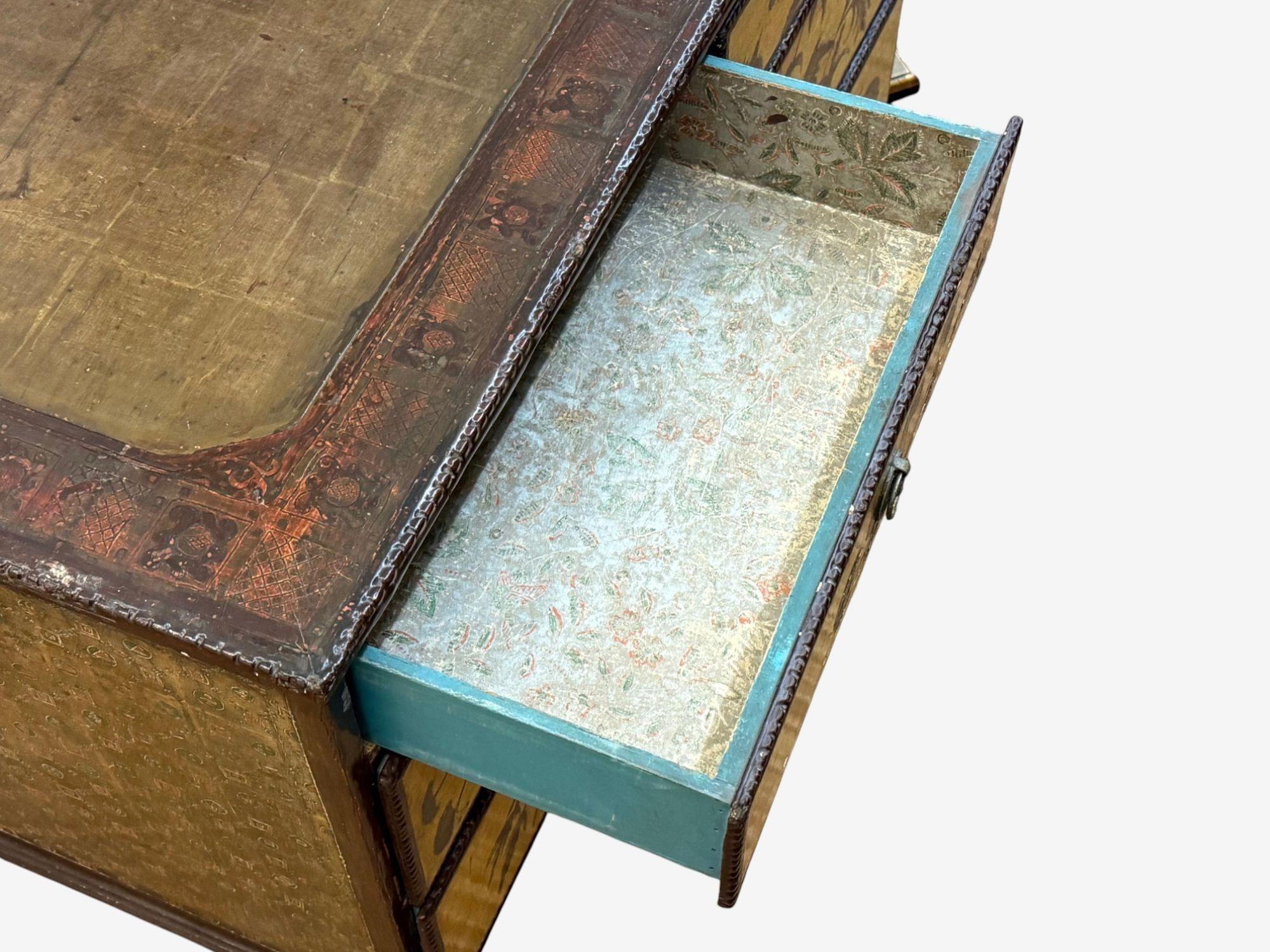 Max Kuehne, Commode in foglia d'argento, legno dipinto, raro, USA, anni '50 in vendita 2