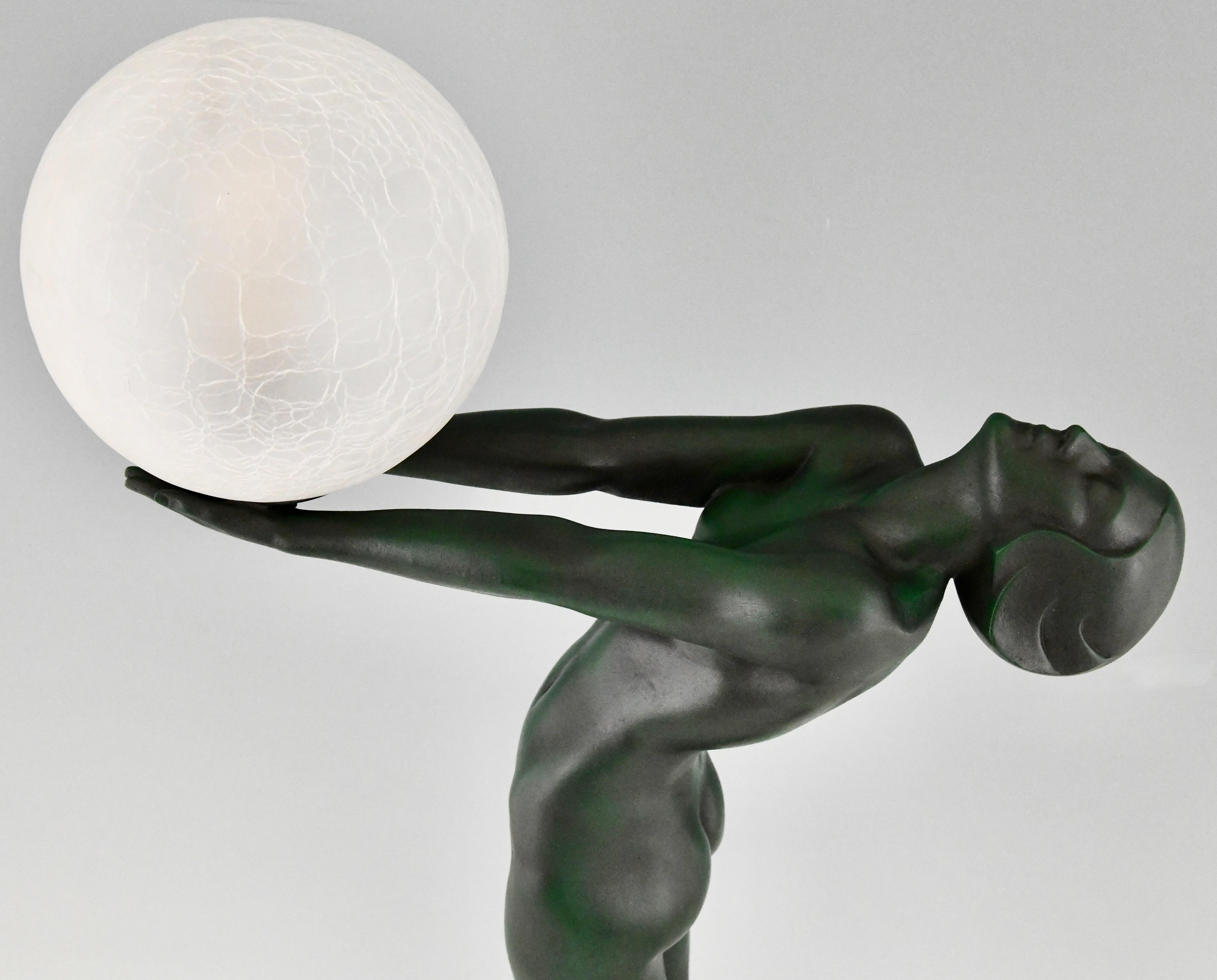 Lámpara Art Verrier Max Le Verrier Art Decó LUMINA Clarté desnuda con globo 65 cm. en venta 3