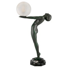 Lámpara Art Verrier Max Le Verrier Art Decó LUMINA Clarté desnuda con globo 65 cm.