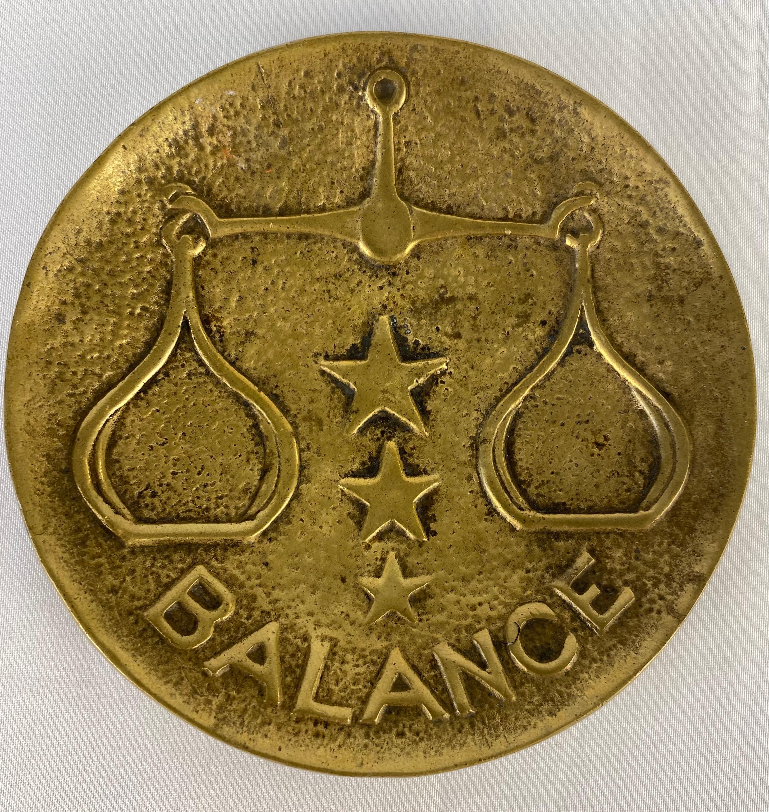 Fatto a mano Max Le Verrier Portachiavi in bronzo Vide Poche, Zodiaco della Bilancia in vendita