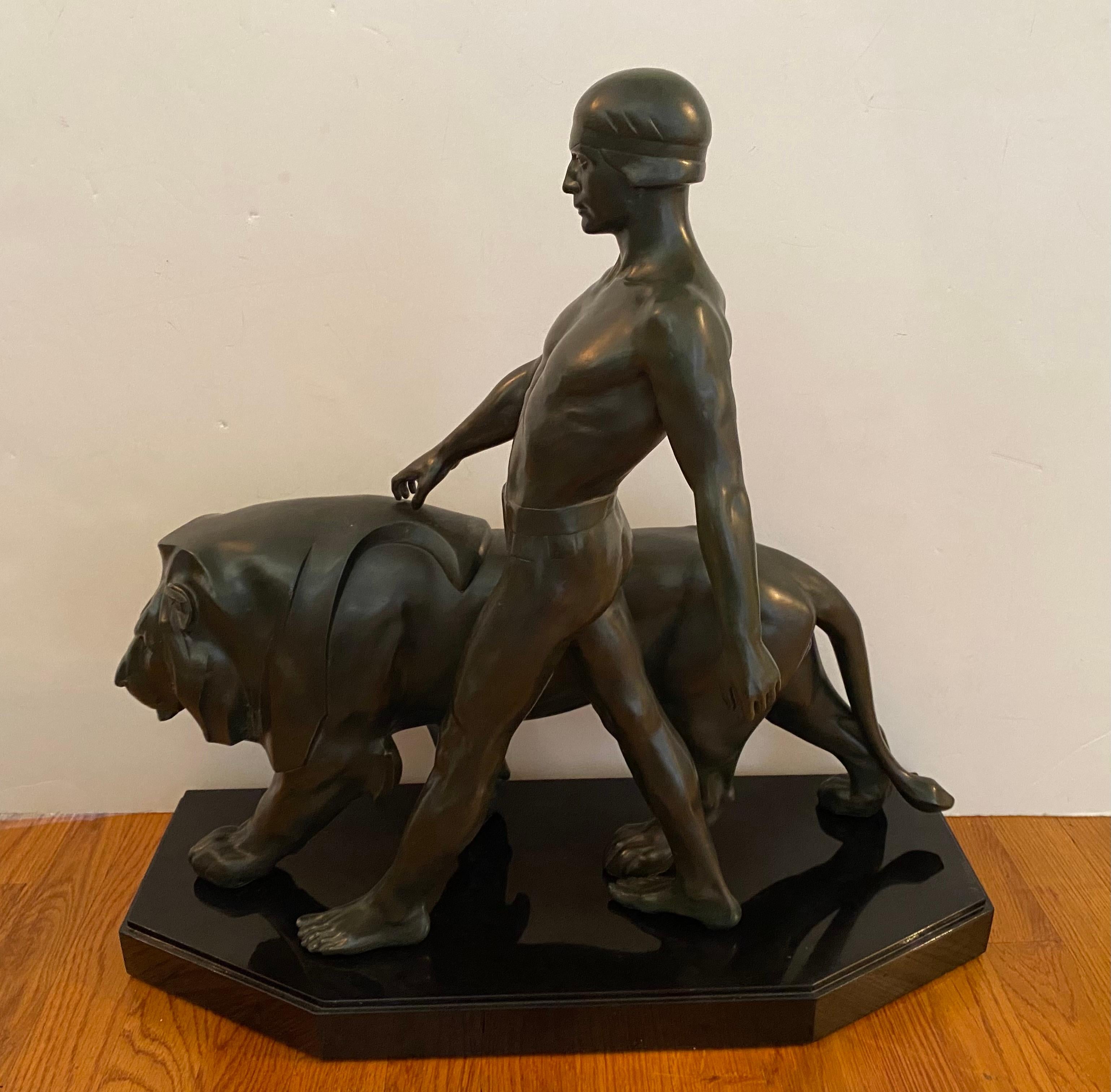 Le Dresseur De Lion - Sculpture di Max Le Verrier