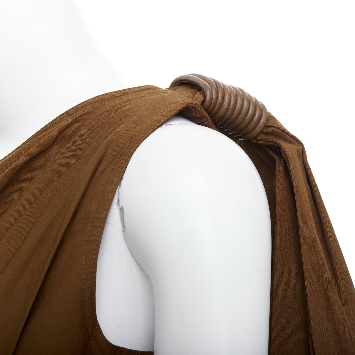 MAX MARA Avola brown cotton poplin one shoulder leather trim jumpsuit IT36 XXS
Reference: SNKO/A00480
Brand: Max Mara
Model: Avola
Material: Cotton
Color: Brown
Pattern: Solid
Closure: Zip
Lining: Brown Fabric
Extra Details: Praised for its timeless