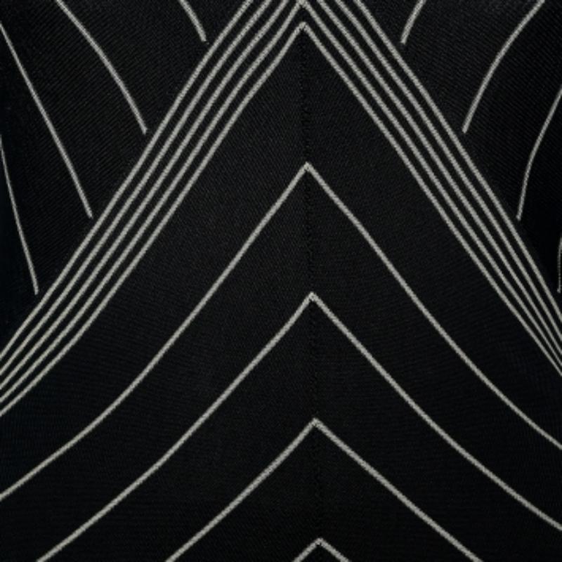 Black Max Mara Back Stripe Pattern Knit V-Neck Top M For Sale