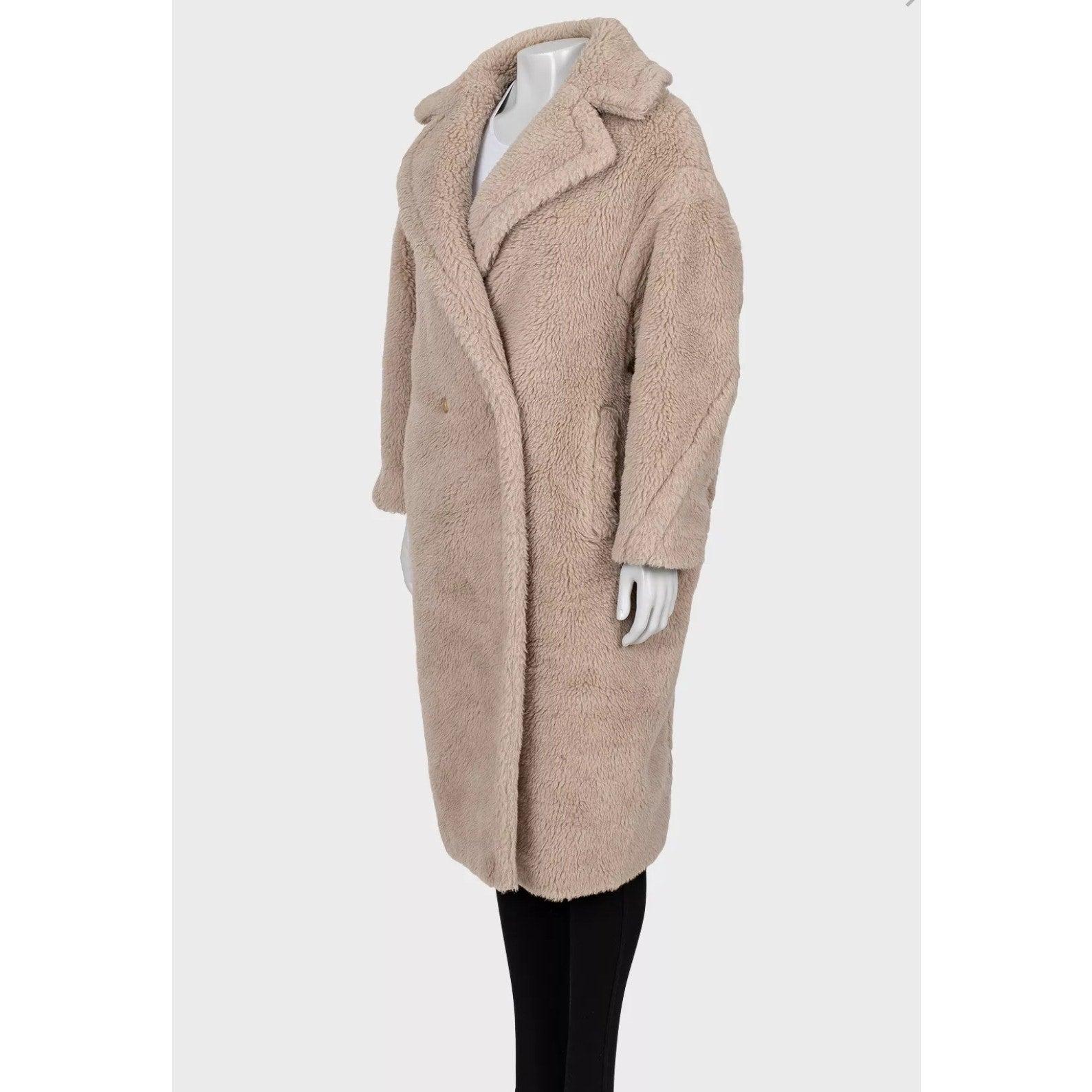 Elevate your wardrobe with this stunning Max Mara coat, crafted from a luxurious blend of alpaca, virgin wool, and silk. This beige, double-breasted coat exudes Italian craftsmanship and timeless elegance.

Features:
- Premium blend of 62% alpaca,