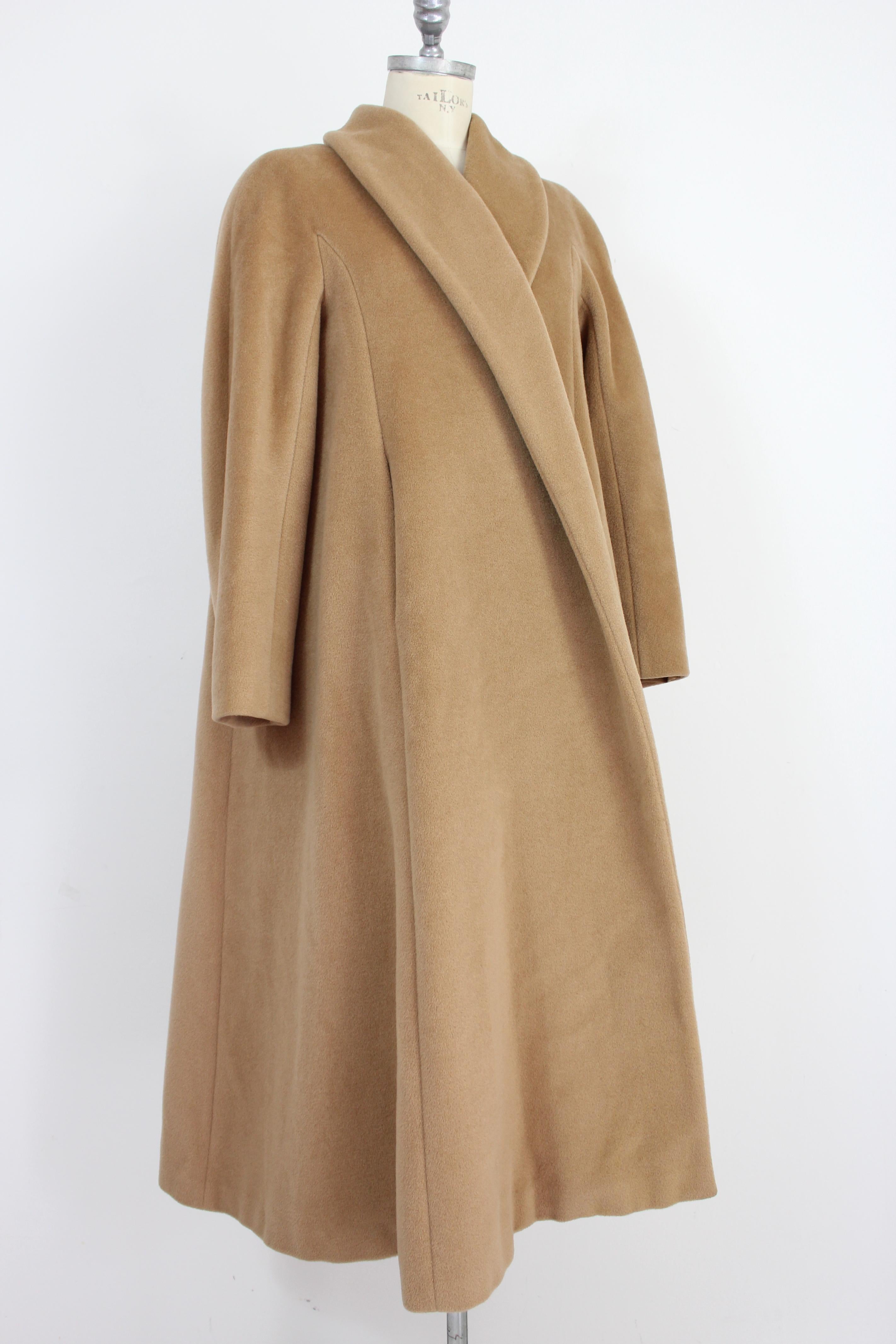 Max Mara Beige Cashmere Wool Oversize Classic Coat In Good Condition In Brindisi, Bt