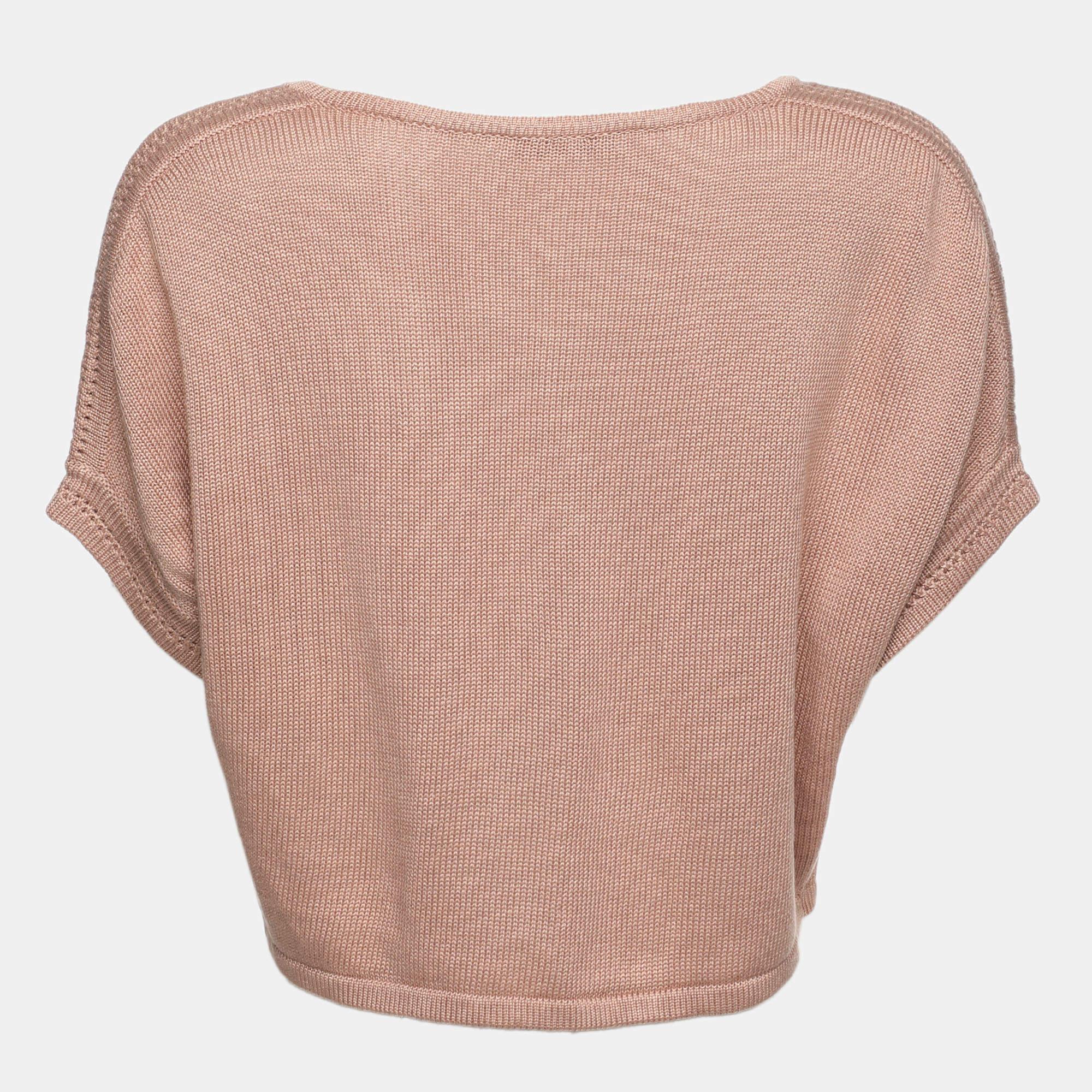 Find great style and comfort while wearing this designer top. Tailored using the best fabric the creation has been given immense detail. Style it with a skirt and heels.