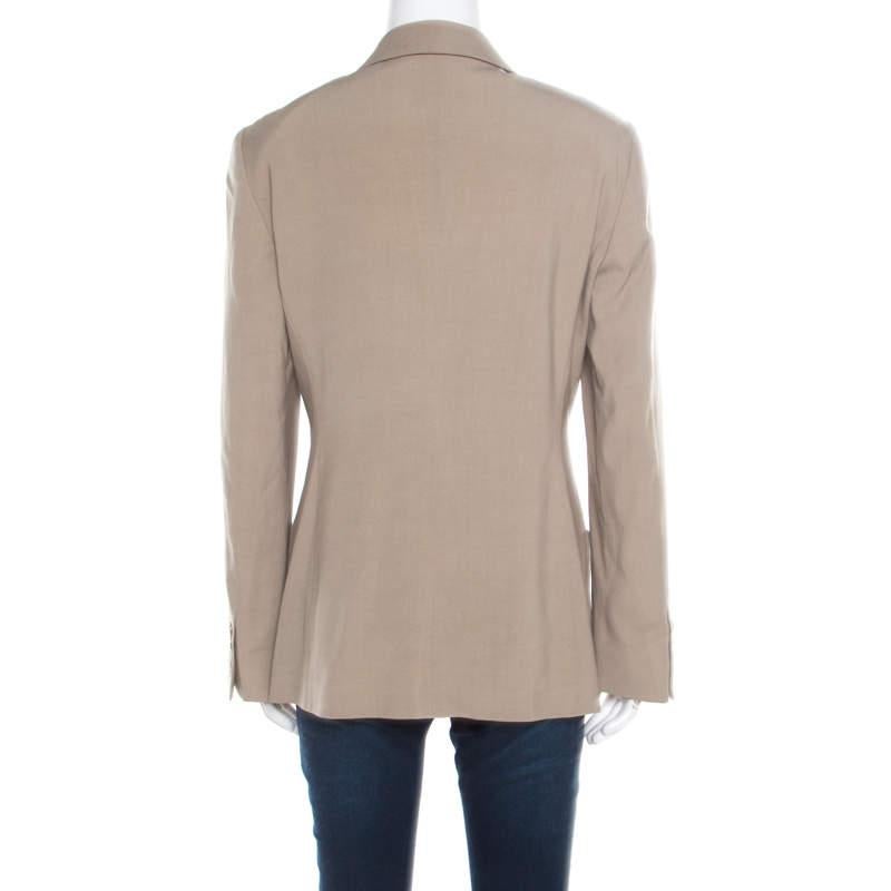 This Max Mara blazer promises refinement, elegance and class! The beige creation is made of a wool and silk blend and features a chic design. It has been styled with notched lapels, a chest pocket, a trendy front tie detailing and long sleeves. It