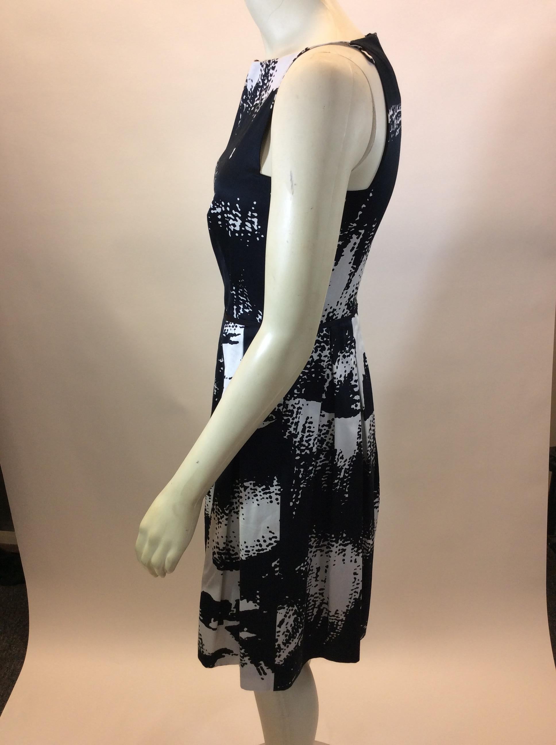 Max Mara Black and White Print Dress
$165
Made in Italy
100% Cotton
Size 4
Length 35.5