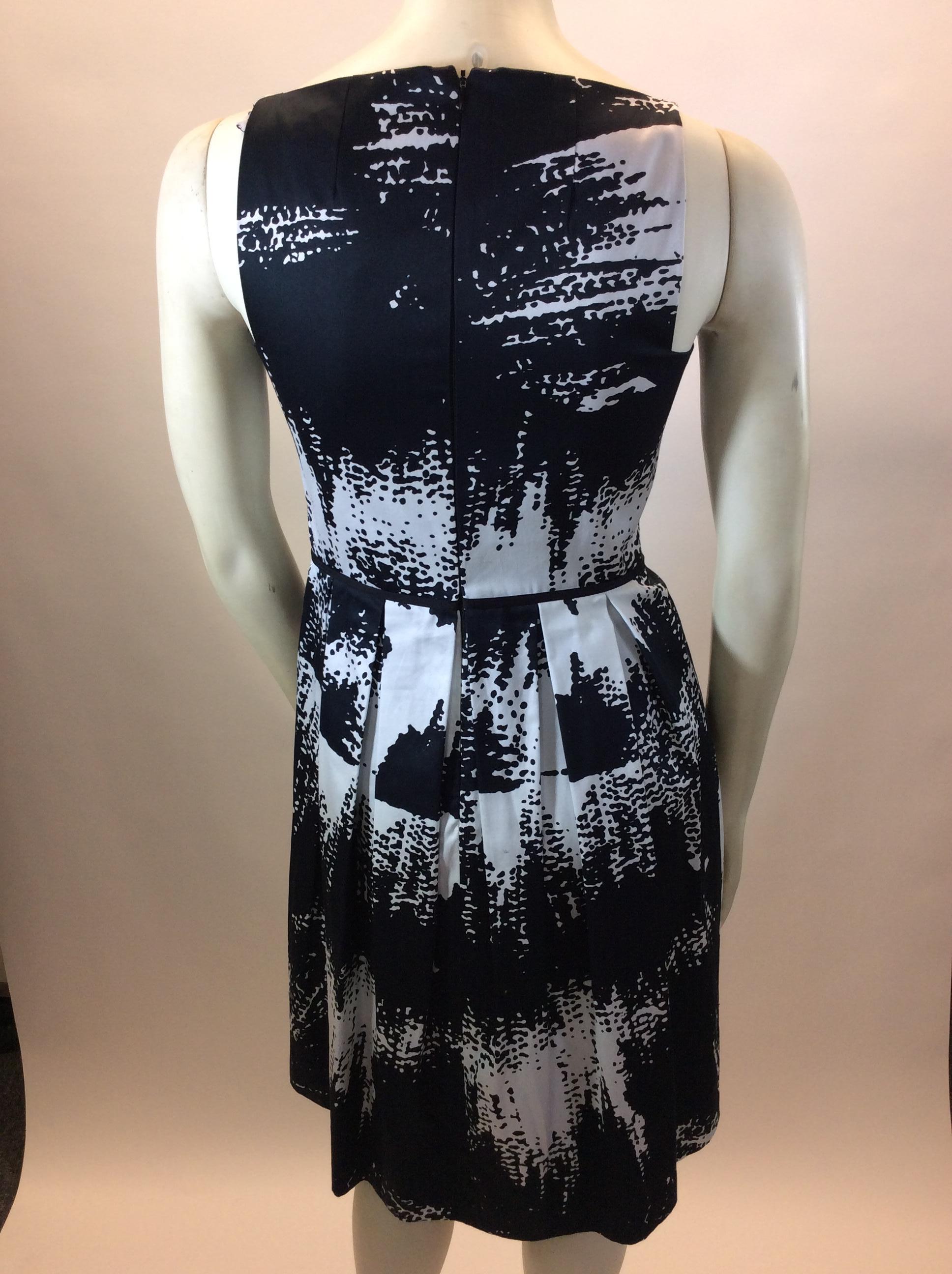 Max Mara Black and White Print Dress In Good Condition For Sale In Narberth, PA