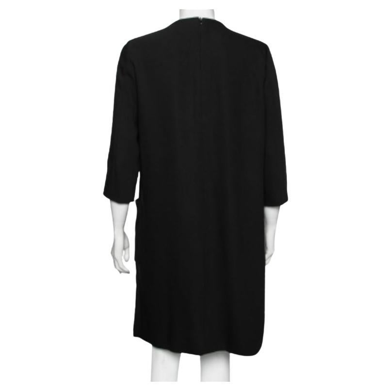 This fine dress from Max Mara deserves a special place in your closet. Grand in black, it displays an overlay detail, two pockets, and three-quarter sleeves. Team it with elegant jewelry and statement shoes.
