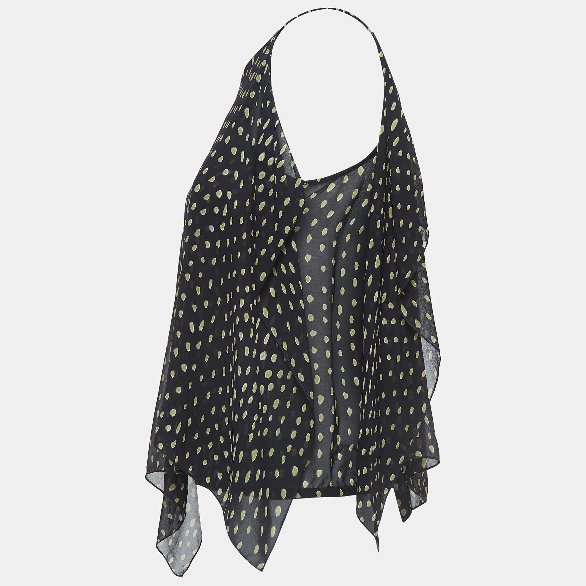 Find great style and comfort while wearing this designer top. Tailored using the best fabrics, the creation has been given immense detail. Style it with a pair of jeans and flats.