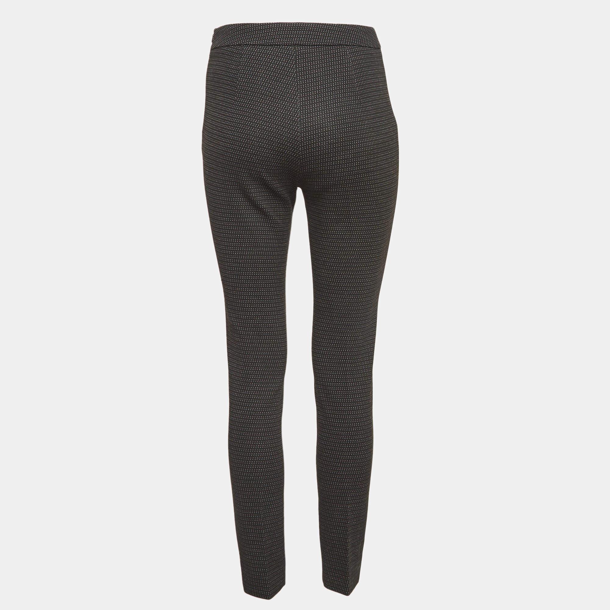 La classe et la simplicité des designs de Max Maras font de la marque un excellent choix lorsqu'il s'agit de trouver des vêtements élégants. Ce pantalon a une coupe extensible et des motifs à pois sur toute sa surface.