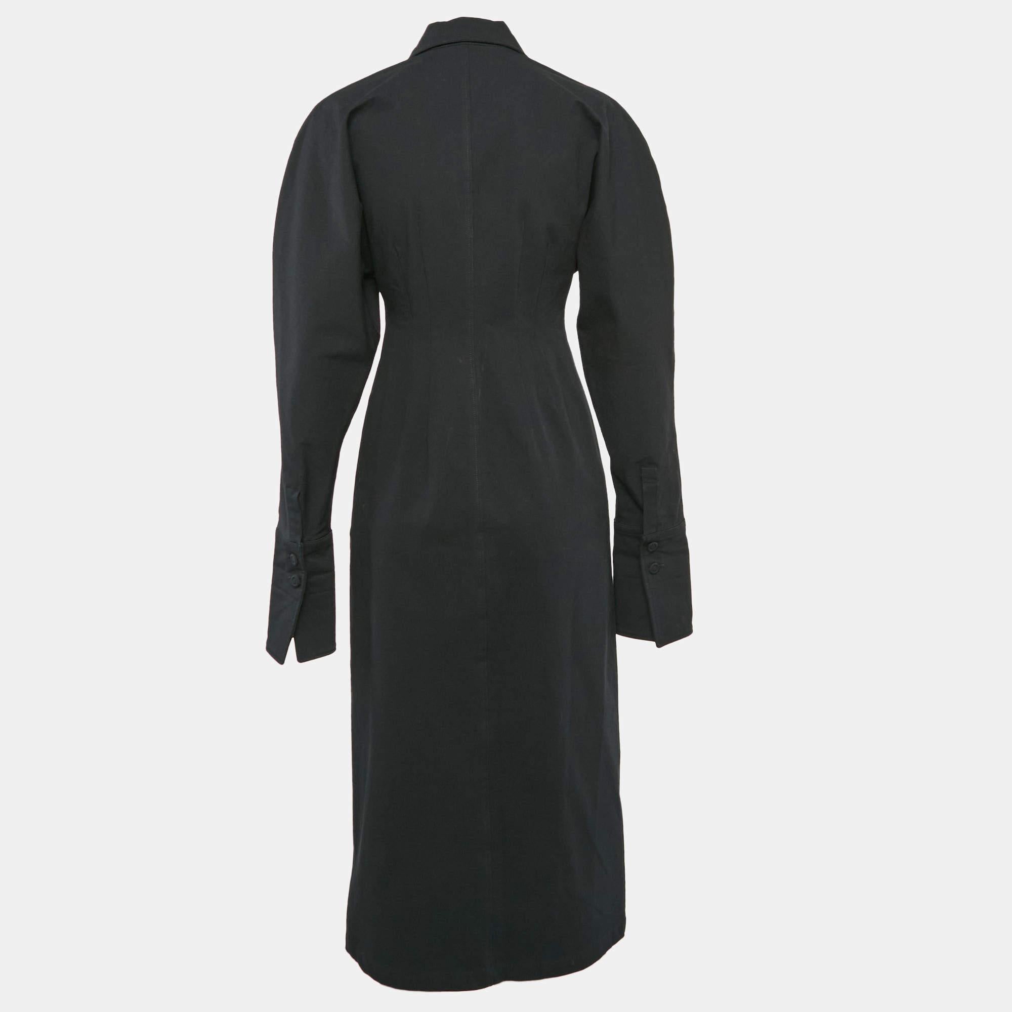 The fine artistry and the feminine silhouette of this designer dress exhibit the labels impeccable craftsmanship in tailoring. It is stitched using quality materials  has a good fit  and can be easily styled with chic accessories  open toe sandals 