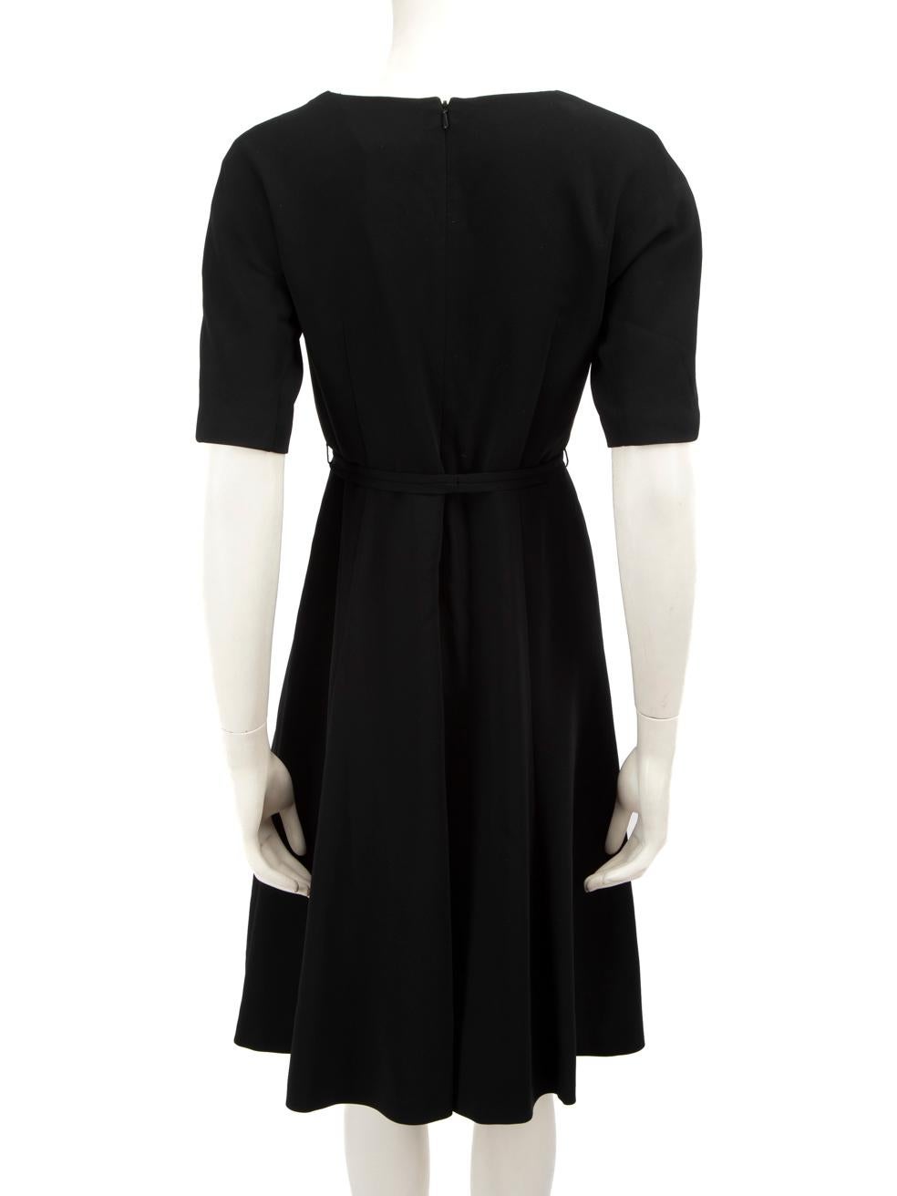 Max Mara Black Knee Length V-Neck Dress Size M In Good Condition For Sale In London, GB