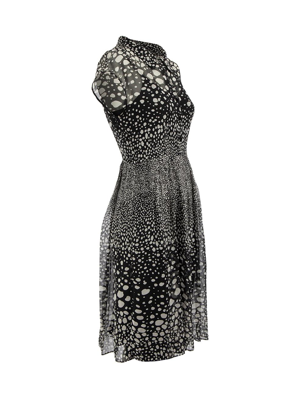 CONDITION is Good. Minor wear to dress is evident. Light wear to fabric with a number of small pulls to the weave seen at the neck and through the back of this used Max Mara Studio designer resale item.
 
Details
Black
Silk
Dress
White spotted