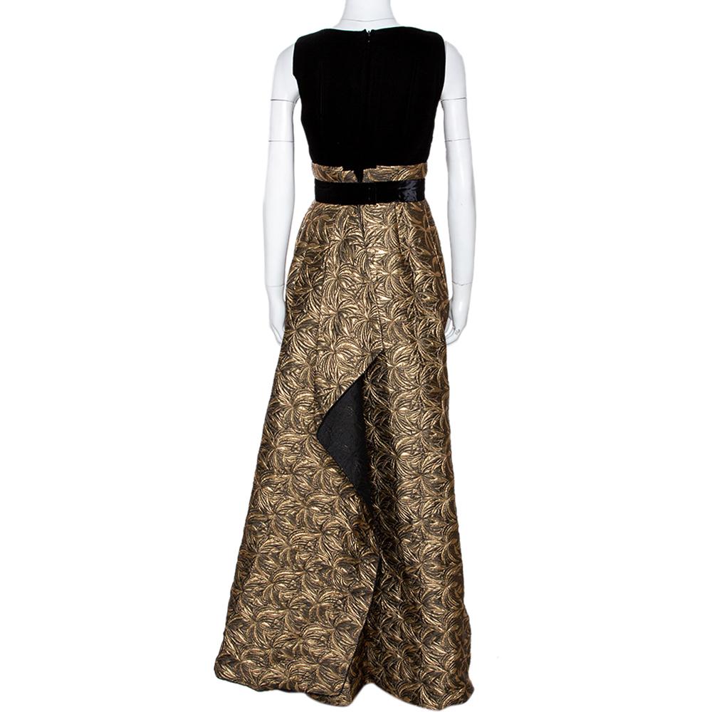 this stylish and regal dress comes from the house of Max Mara. Crafted from quality materials, this luxurious velvet and embossed lurex jacquard dress is a must-have. This sleeveless dress has a draped silhouette that is flattering and