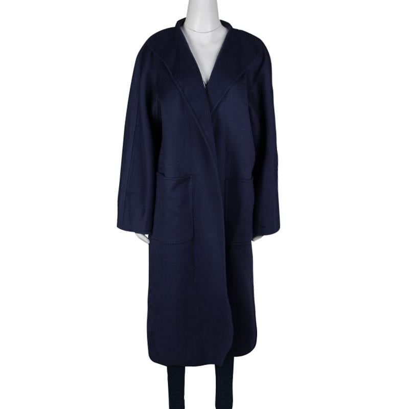 A perfect addition to your winter collection to get warm and cozy, this Max Mara overcoat can be worn with both day and evening looks. Designed in the most luxurious blue cashmere, this over coat features two large pockets at the front along with a