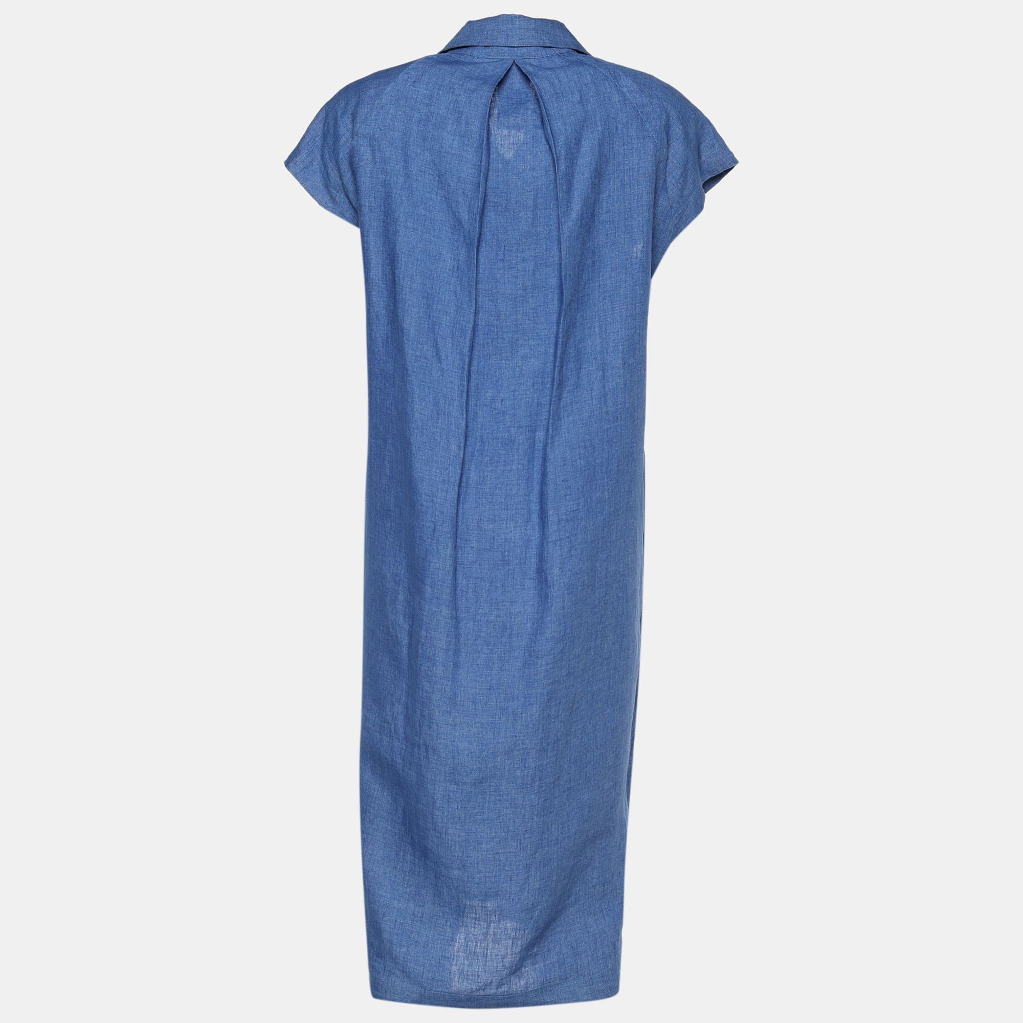How stylish is this Max Mara tunic dress! Made from linen, this piece is truly comfy and perfect for everyday wear. The blue dress has a collar, cap sleeves, and a buttoned closure.

