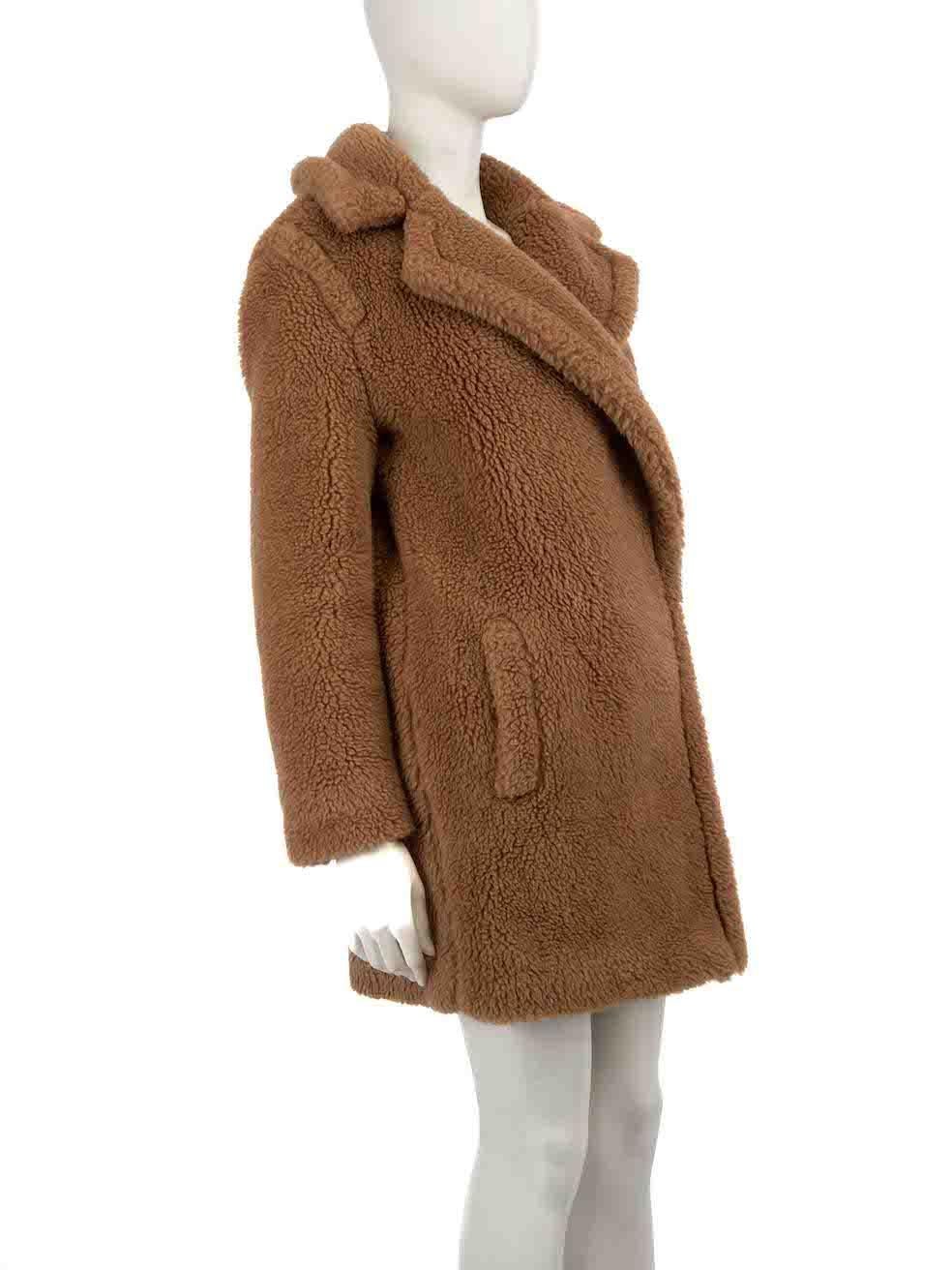 CONDITION is Very good. Hardly any visible wear to coat is evident on this used Max Mara designer resale item.
 
 
 
 Details
 
 
 Brown
 
 Camel wool
 
 Teddy coat
 
 Button up fastening
 
 2x Side pockets
 
 
 
 
 
 Made in Italy
 
 
 

