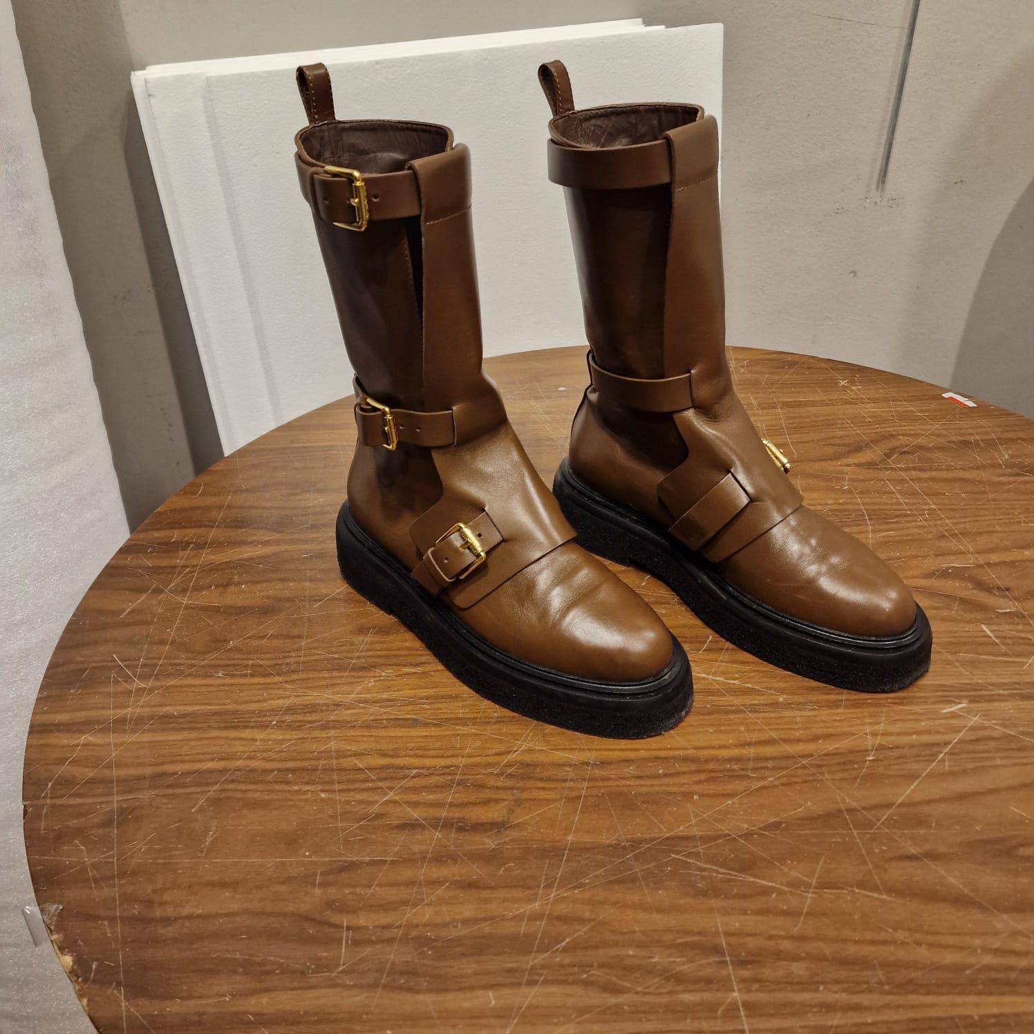 Max Mara Bucklesboot Piel marrón  Botines para mujer Negro