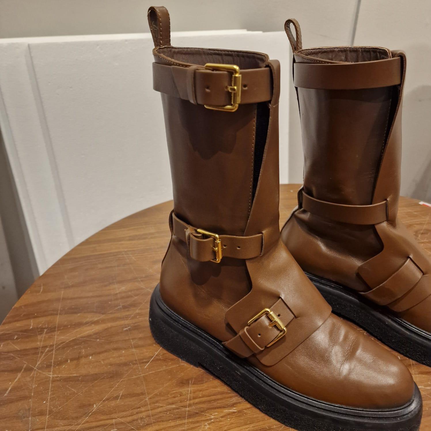 Max Mara Bucklesboot Piel marrón  Botines para mujer en Excelente Estado en VALLADOLID, ES