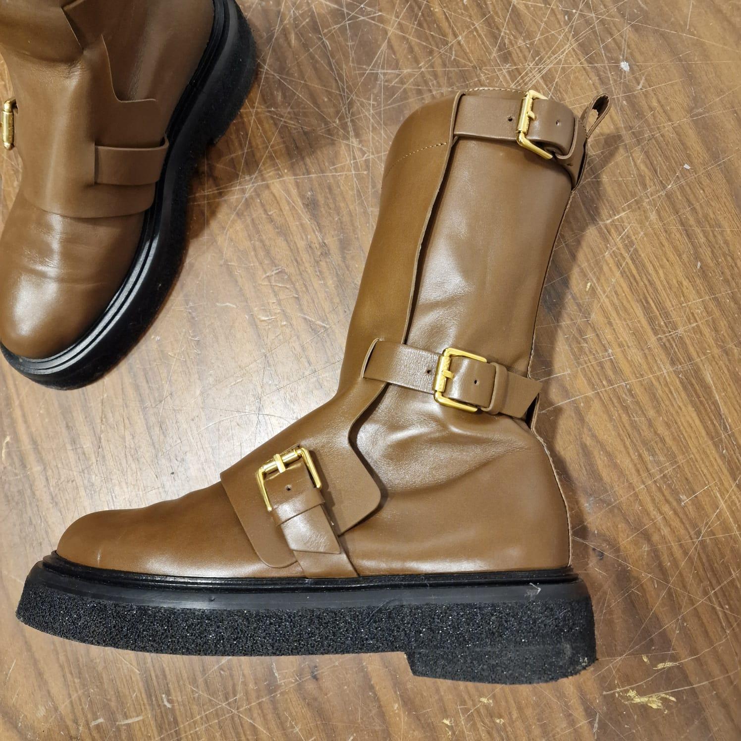 Femenino o masculino Max Mara Bucklesboot Piel marrón  Botines para mujer