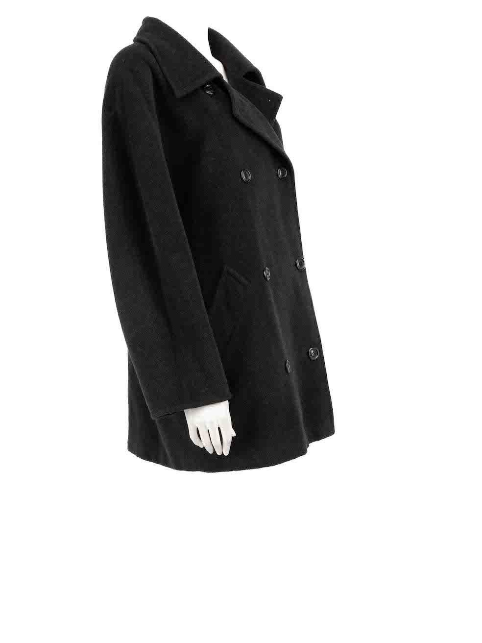 CONDITION is Good. Minor wear to coat is evident. Some small plucks to the weave and some abrasions to the wool collar on this used Max Mara designer resale item.
 
Details
Dark grey
Wool
Coat
Oversized fit
Double breasted
Button fastening
2x Side
