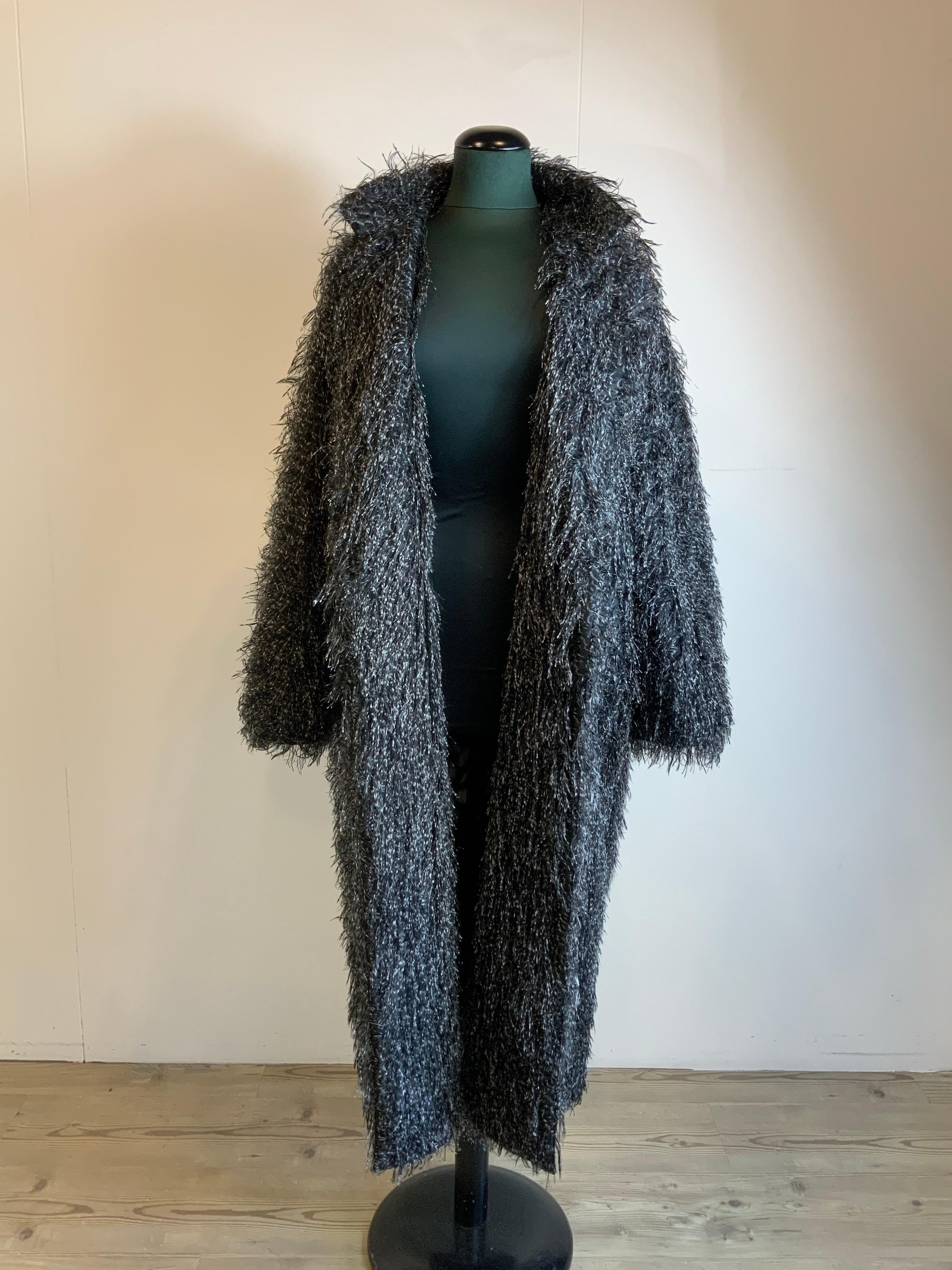 Abrigo gris con flecos Max Mara en venta 1