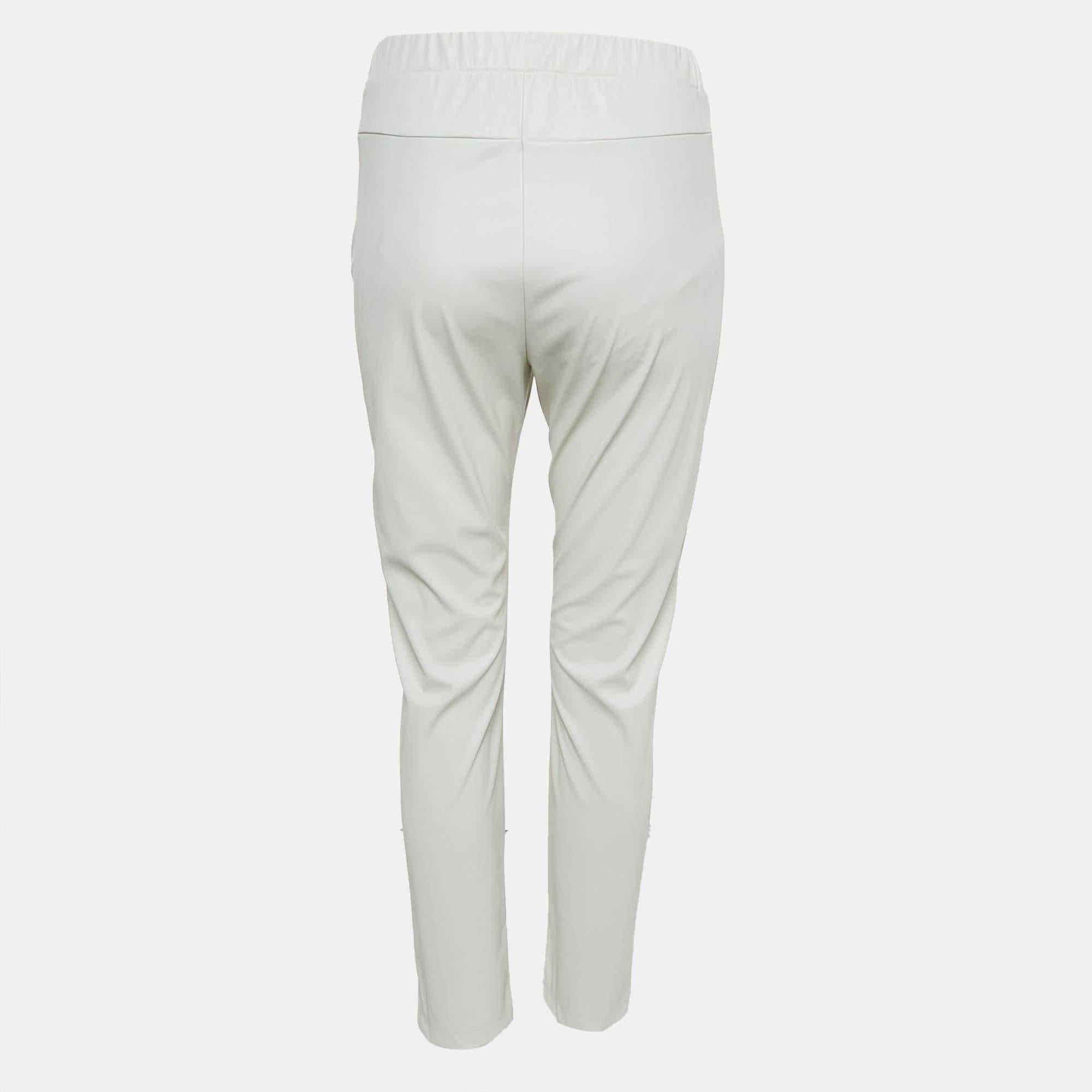 Associez ce pantalon à vos chemisiers ou chemises préférés et créez des looks chic sans effort. Ils sont cousus avec des tissus de qualité et présentent une superbe tenue.