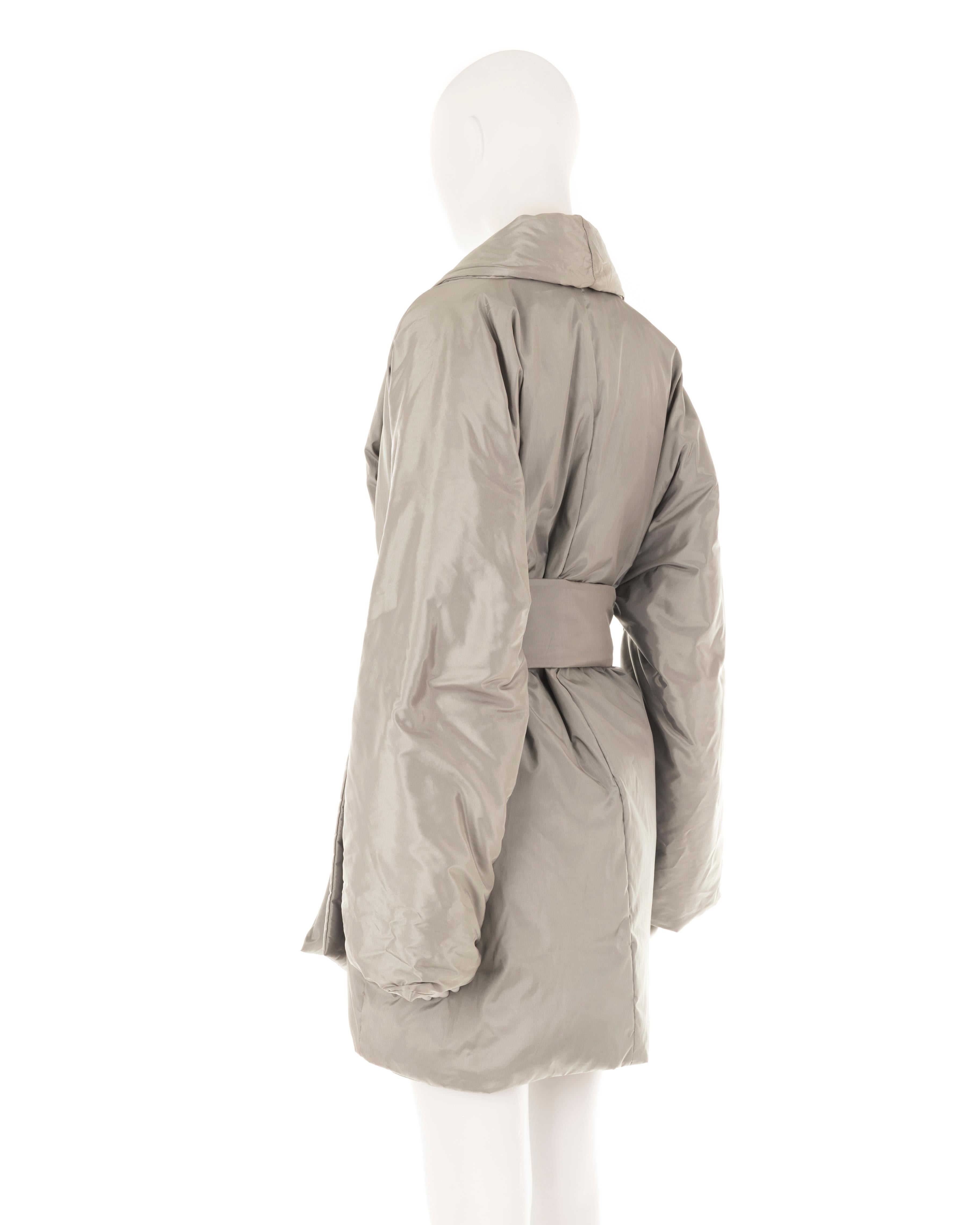 Max Mara grey padded coat, mid 2000s In Excellent Condition For Sale In Rome, IT