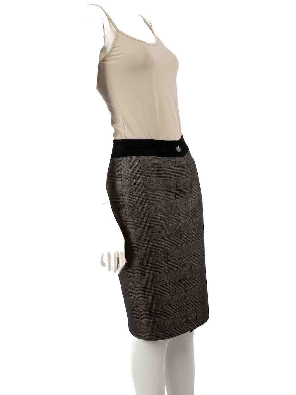 CONDITION is Very good. Hardly any visible wear to skirt is evident on this used Max Mara designer resale item.
 
 
 
 Details
 
 
 Grey
 
 Wool
 
 Pencil skirt
 
 Velvet waistband
 
 Figure hugging fit
 
 Knee length
 
 Button up fastening
 
 
 
 
