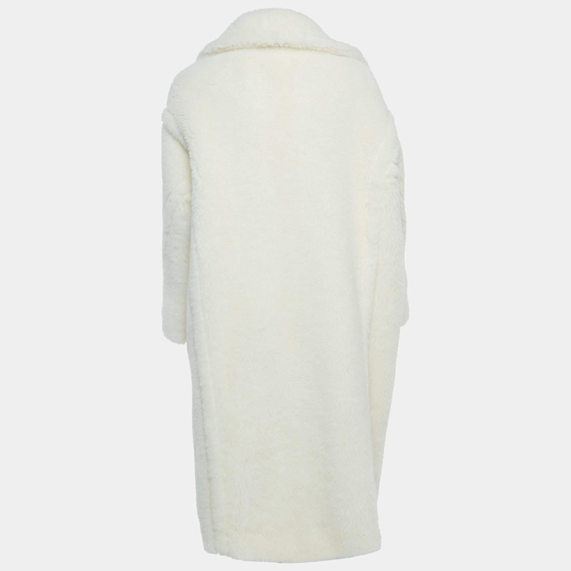 The Max Mara coat exudes timeless elegance. Crafted with sumptuous materials, its plush texture and classic double-breasted design offer a luxurious, sophisticated look. This iconic piece seamlessly combines comfort and style, making it a staple for