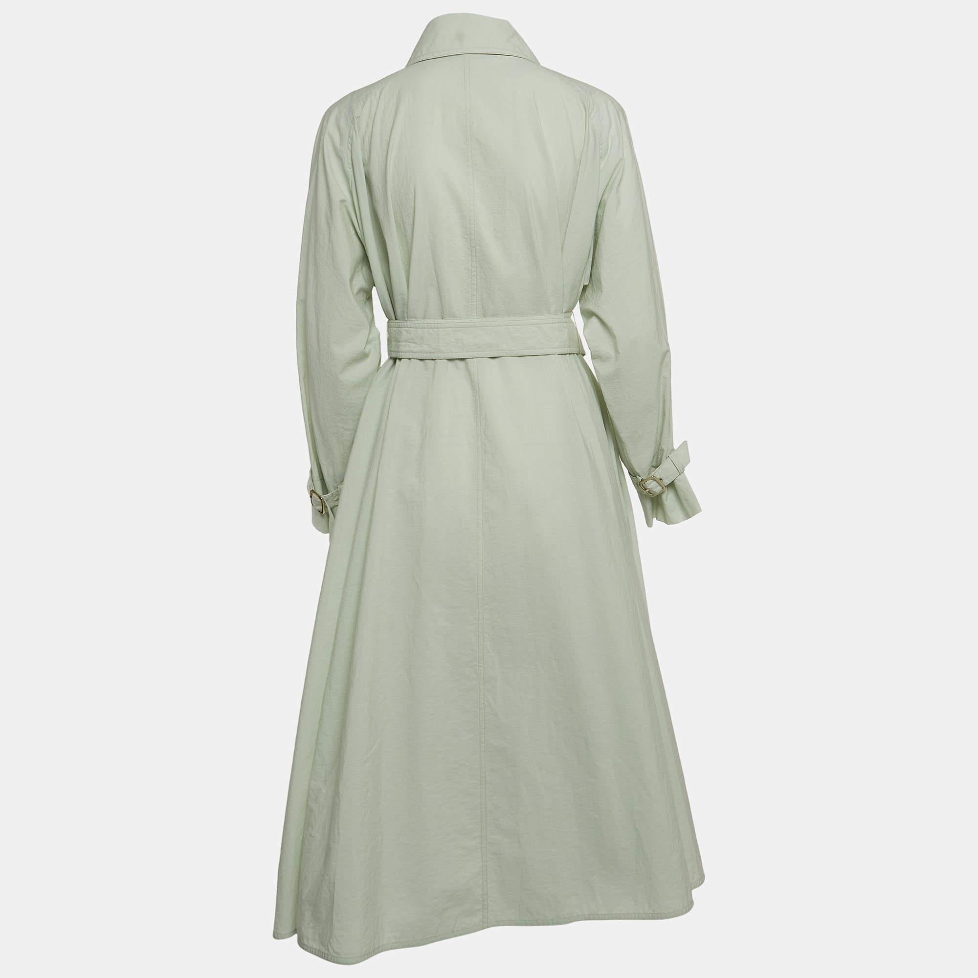 This creation from Max Mara is beauty tailored into a trench coat. It brings a charming light green to a design that is modern yet timeless. The appeal of the creation lies both in its construction process and end result. Cotton blend fabric is used