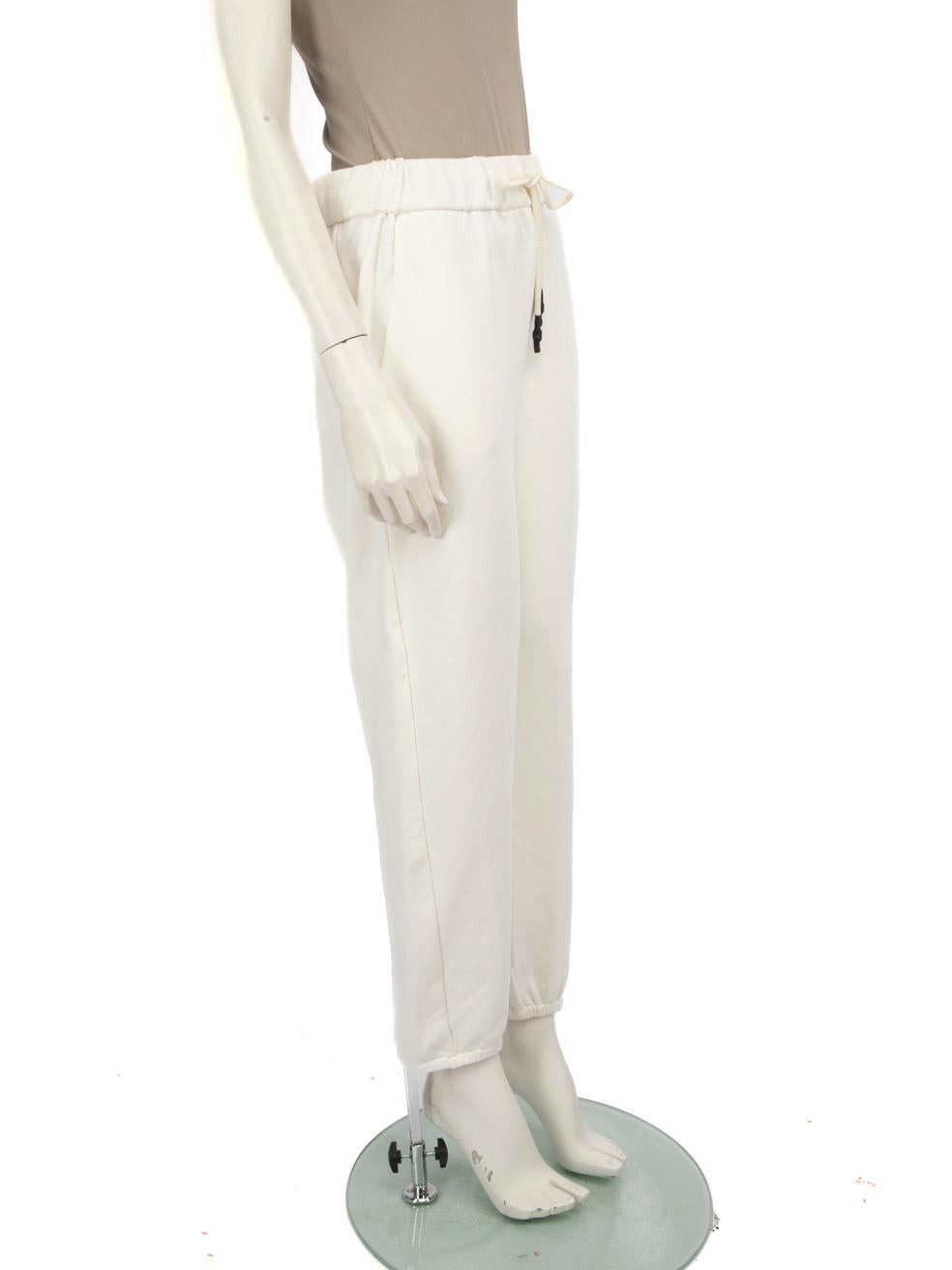 L'ÉTAT est Jamais porté, avec les étiquettes. Aucune usure visible du pantalon n'est visible sur ce nouvel article de revente Max Mara.

Détails


Blanc

Coton

Joggers

Coupe décontractée

Conique

2 poches latérales

Taille et ourlet