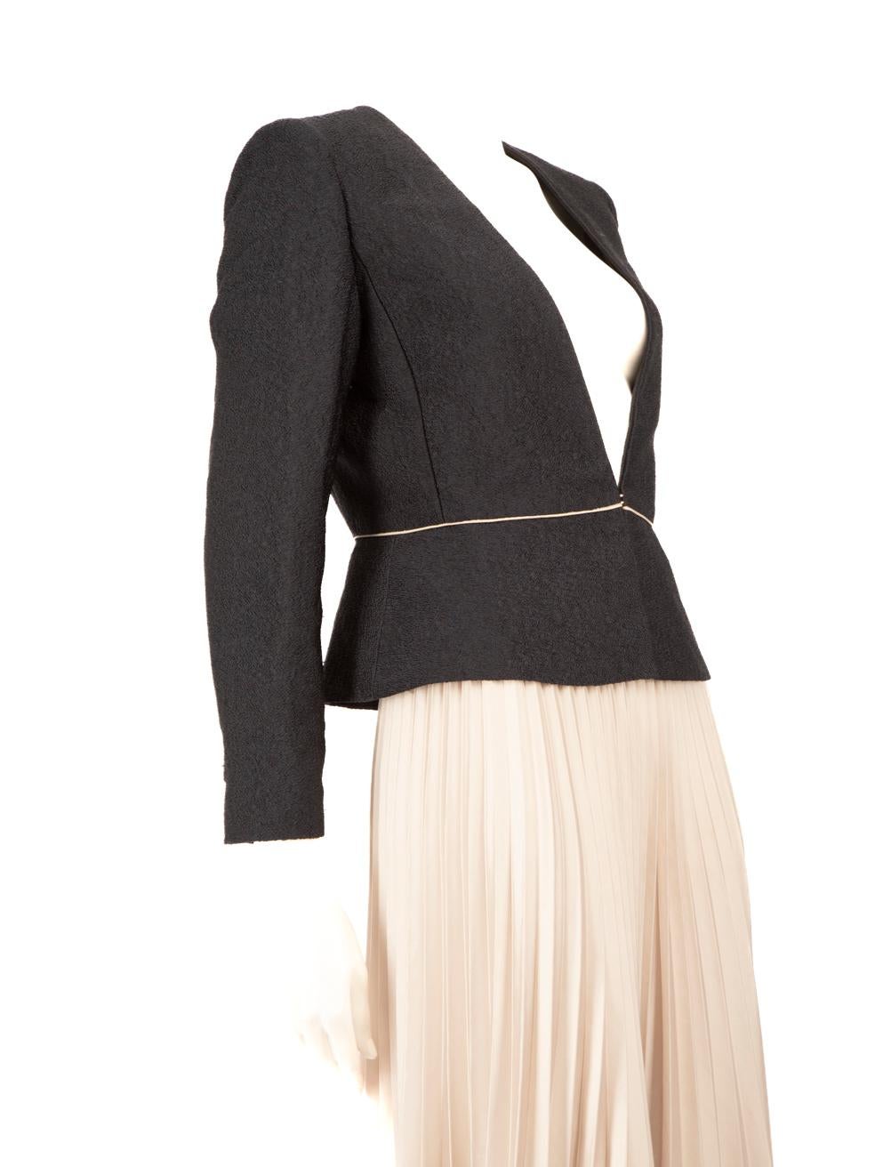 CONDITION is Very good. Hardly any visible wear to jacket is evident on this used Max Mara Studio designer resale item. This item is missing a sizing and composition label.
 
 Details
 
 
 Navy
 
 Synthetic
 
 Blazer
 
 Mid length
 
 Front clasp