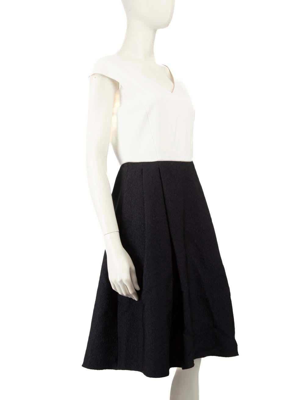 CONDITION is Very good. Minimal wear to dress is evident. Minimal wear to hemline, loose stitching on hemline and pulls to the weave at the back of the dress on this used Max Mara Studio designer resale item. This item is missing a sizing and