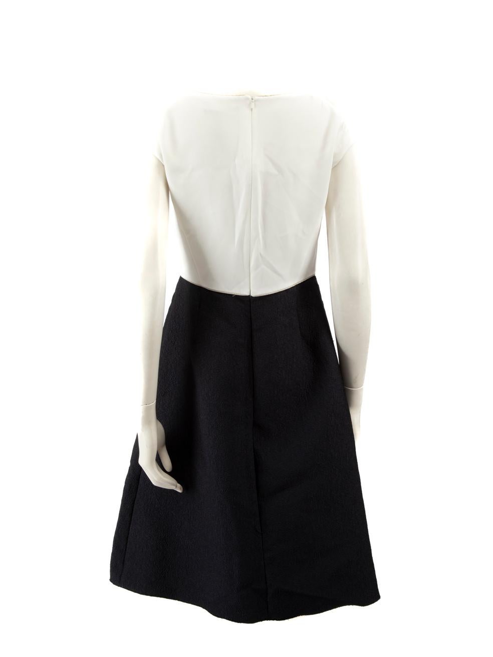 Black Max Mara Max Mara Studio White & Navy V-Neck Dress Size M For Sale