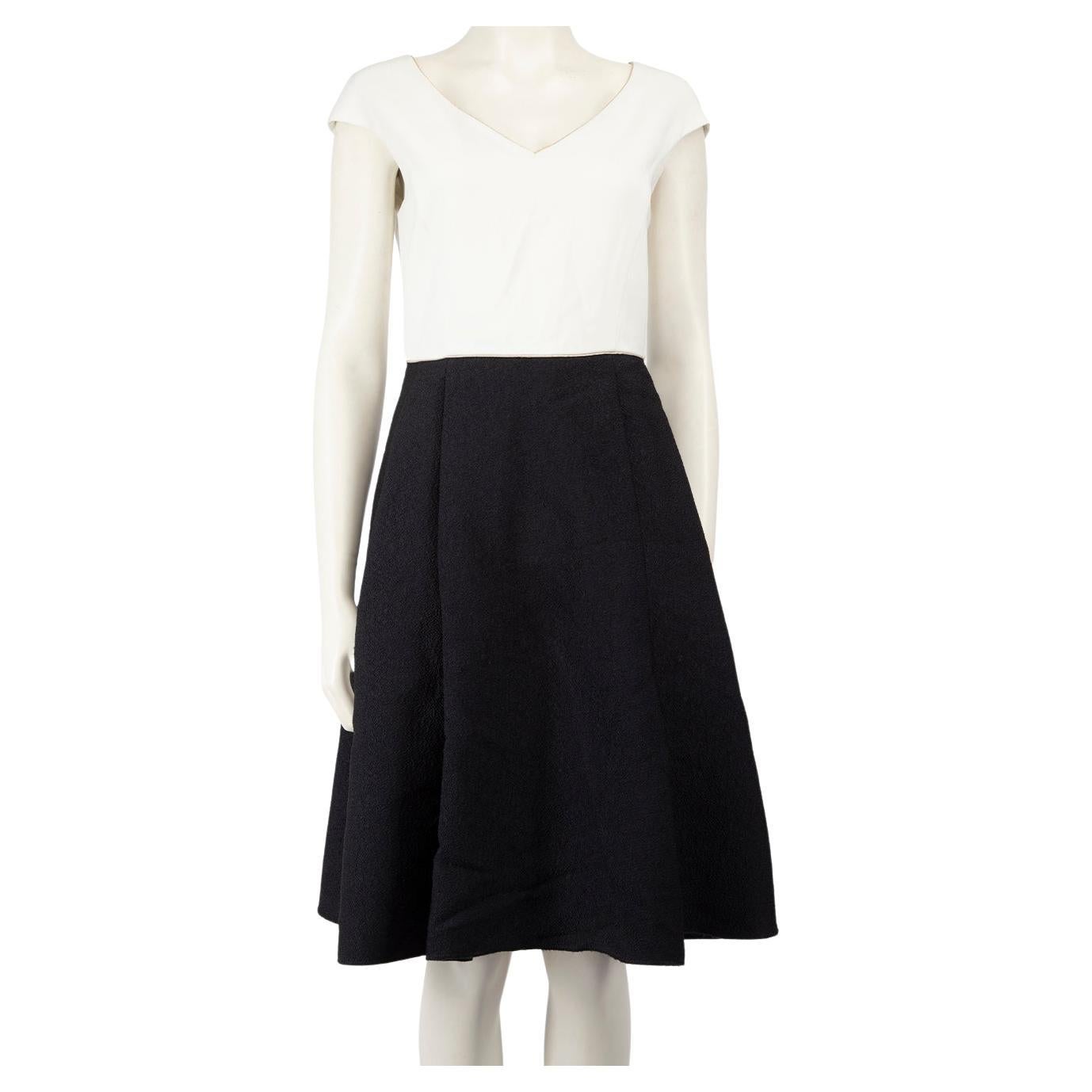 Robe Max Mara Studio blanche et bleu marine à col en V, taille M