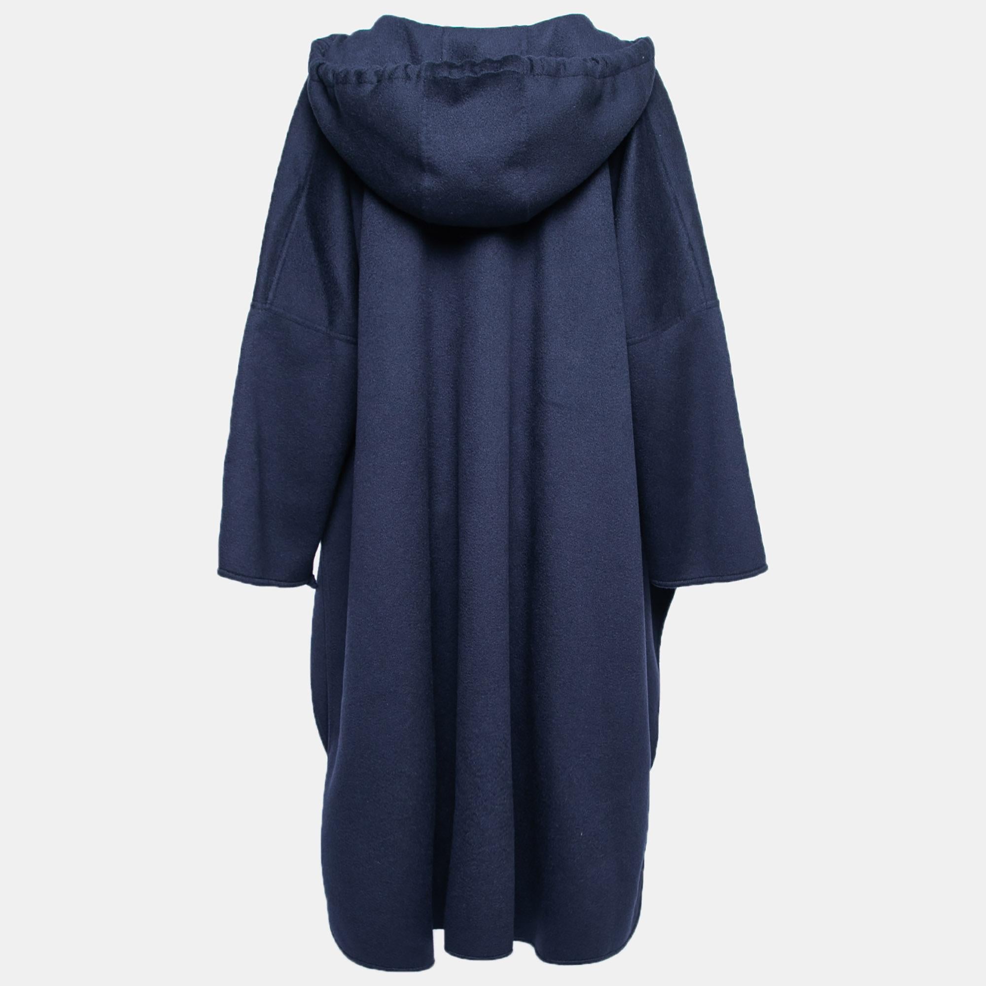 When winter arrives, it is necessary to pick the right fabrics to stay warm, and with this classy creation from Max Mara, consider it done! This cape is truly the right investment to make for the winter. Tailored using midnight-blue cashmere fabric,