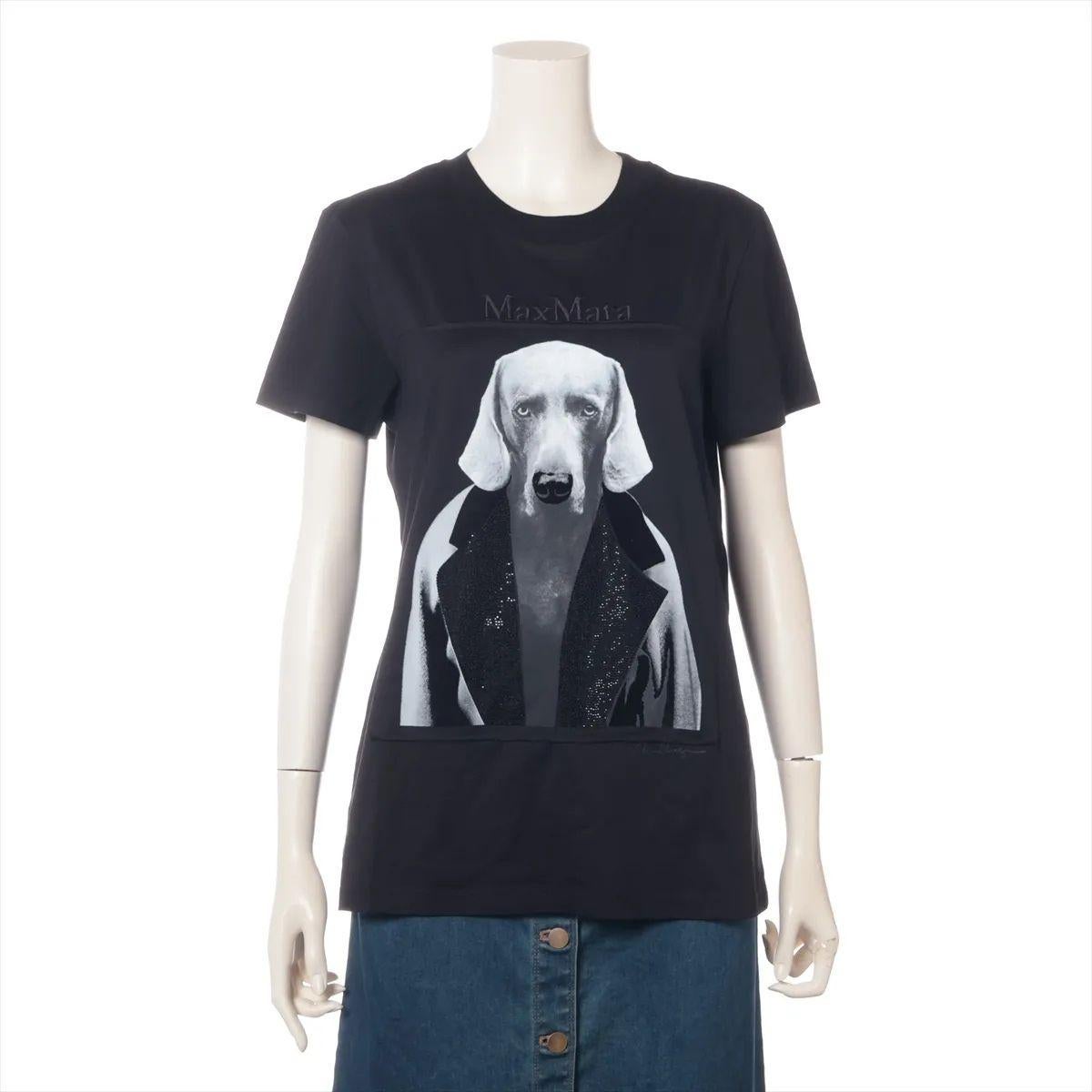 La camiseta de algodón Max Mara MM Dog en negro es una prenda divertida y sofisticada que combina la comodidad informal con el encanto característico de la marca. Confeccionado en algodón suave y transpirable, presenta un clásico escote redondo y