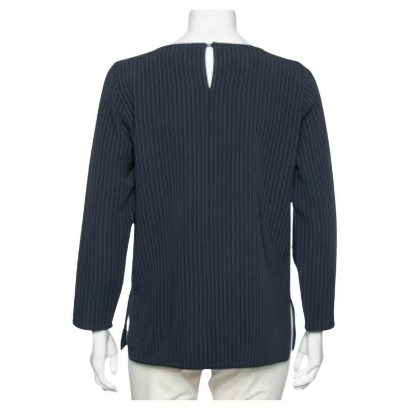Ergänzen Sie Ihre Hosen und Röcke mit diesem Oberteil von Max Mara. Es ist aus Crêpe-Stoff gefertigt und hat Nadelstreifen-Details, lange Ärmel, einen Knopfverschluss und einen Rundhalsausschnitt.