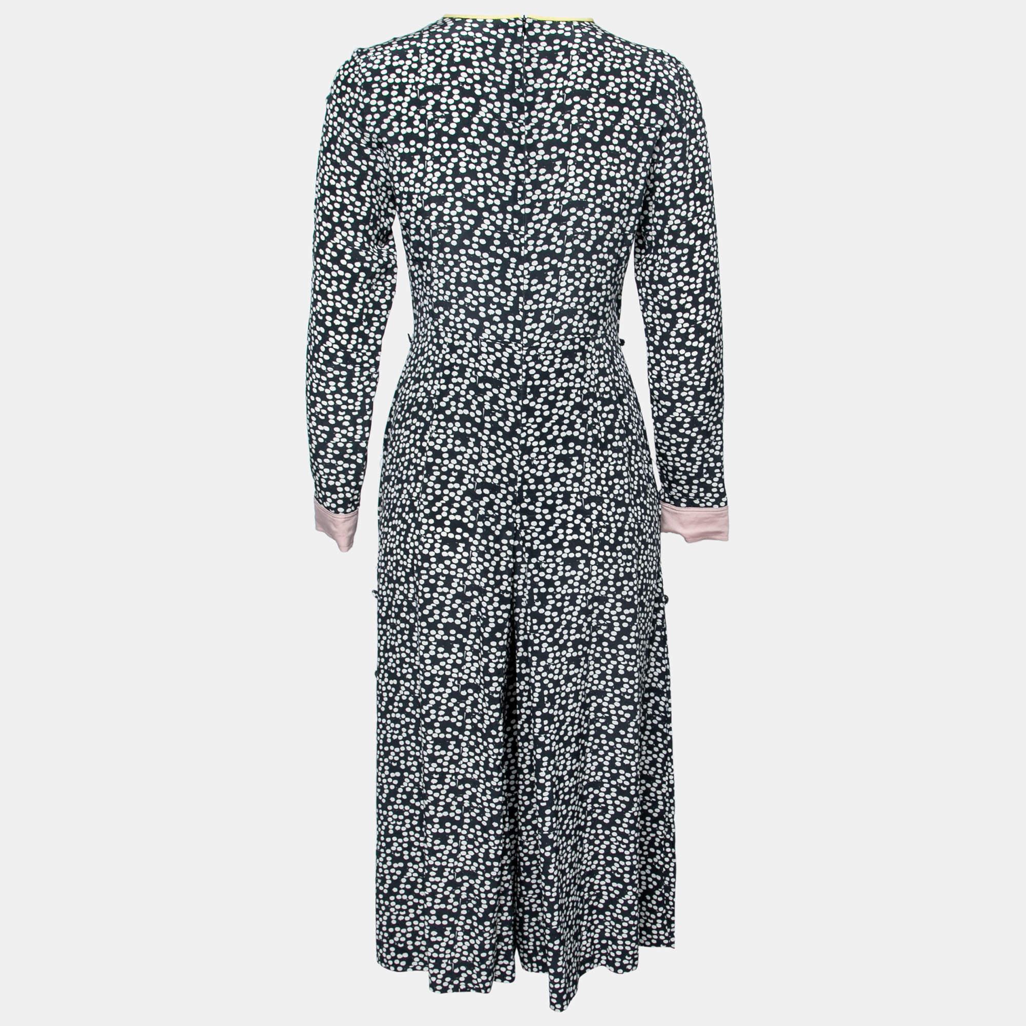 This Max Mara jumpsuit will be an elegant addition to your closet. Crafted skillfully from silk and featuring a polka dot print, the long-sleeved creation has a navy blue shade that will match well with minimal accessories. It is complete with a zip