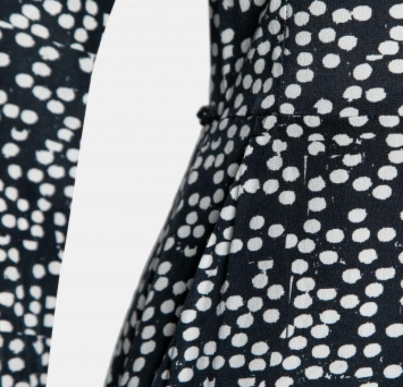 Max Mara Marineblauer Polka Dot Print Seiden-Langarm-Overall M im Zustand „Gut“ im Angebot in Dubai, Al Qouz 2