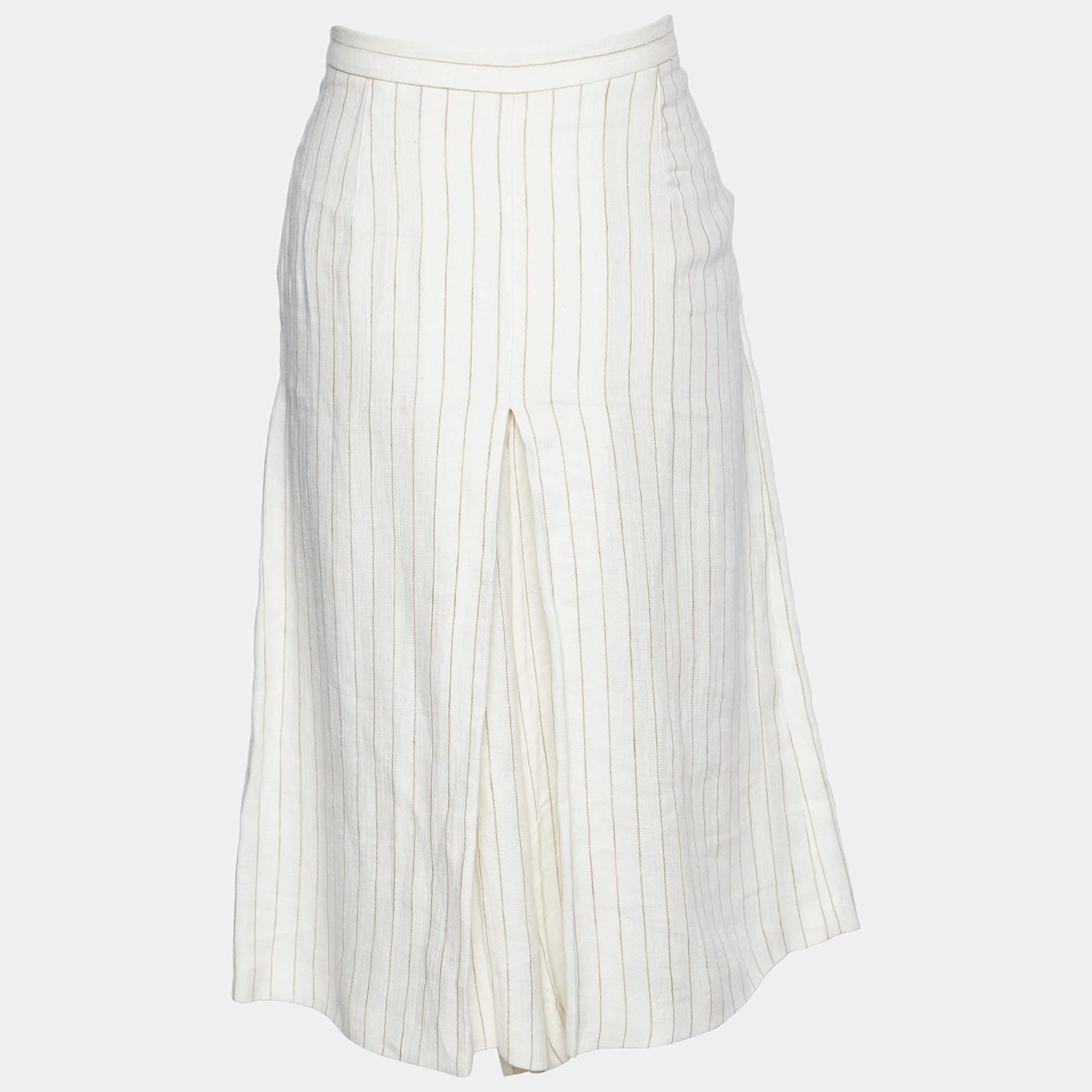 The Max Mara culottes are a chic and versatile addition to any wardrobe. Made from high quality linen these culottes feature classic off white stripes and a flattering pleated design. With a wide leg silhouette and a comfortable fit they offer both