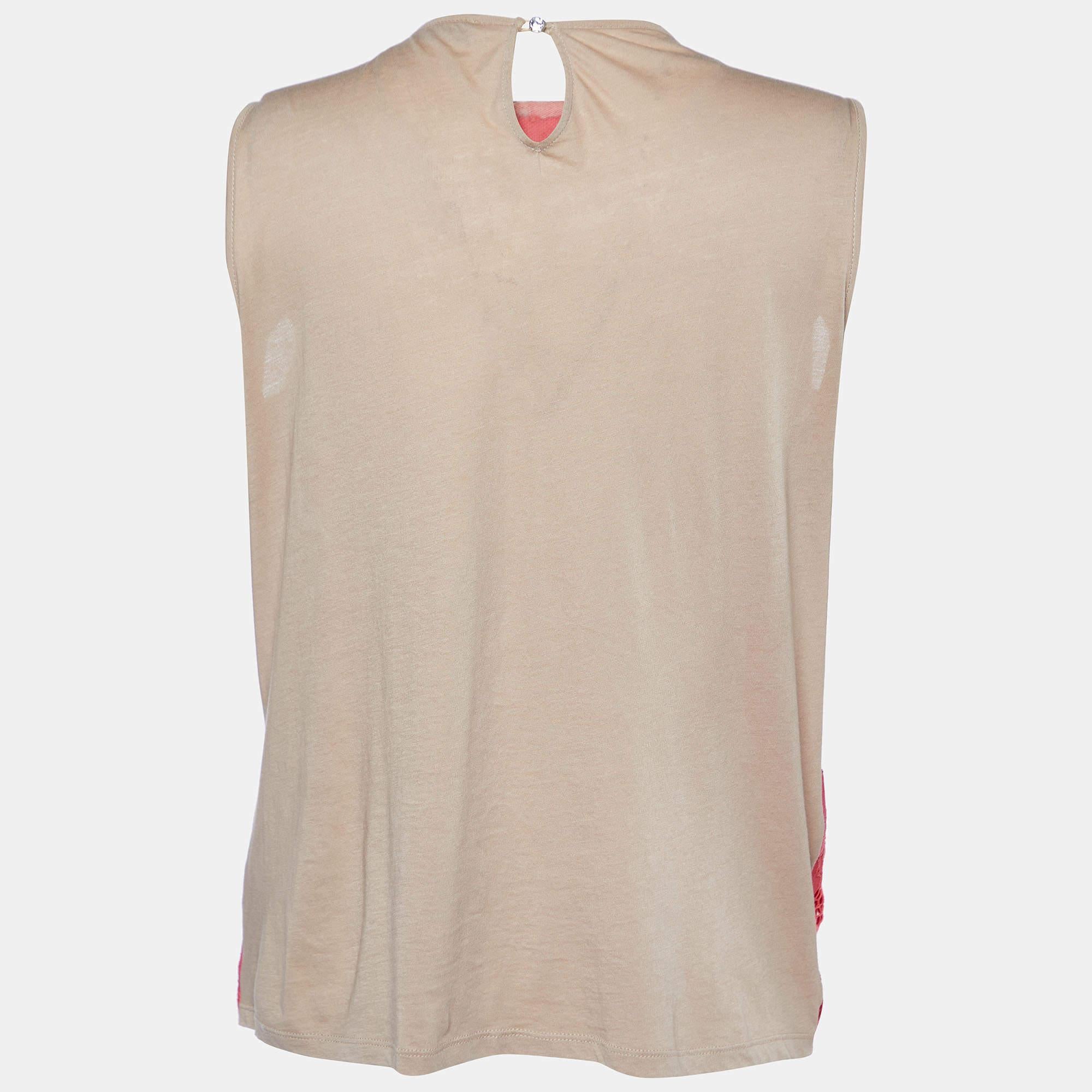 Find great style and comfort while wearing this designer top. Tailored using the best fabrics the creation has been given immense detail. Style it with a pair of jeans and flats.