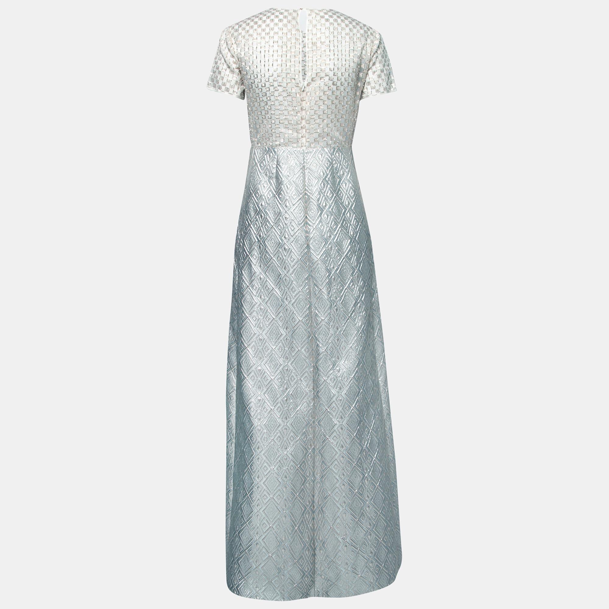Max Mara presents to you this beautiful powder blue dress that has been exquisitely crafted from patterned fabric. The short-sleeved maxi dress features a sleek A-line, pleated silhouette that will make you feel glamorously regal. Pair it with