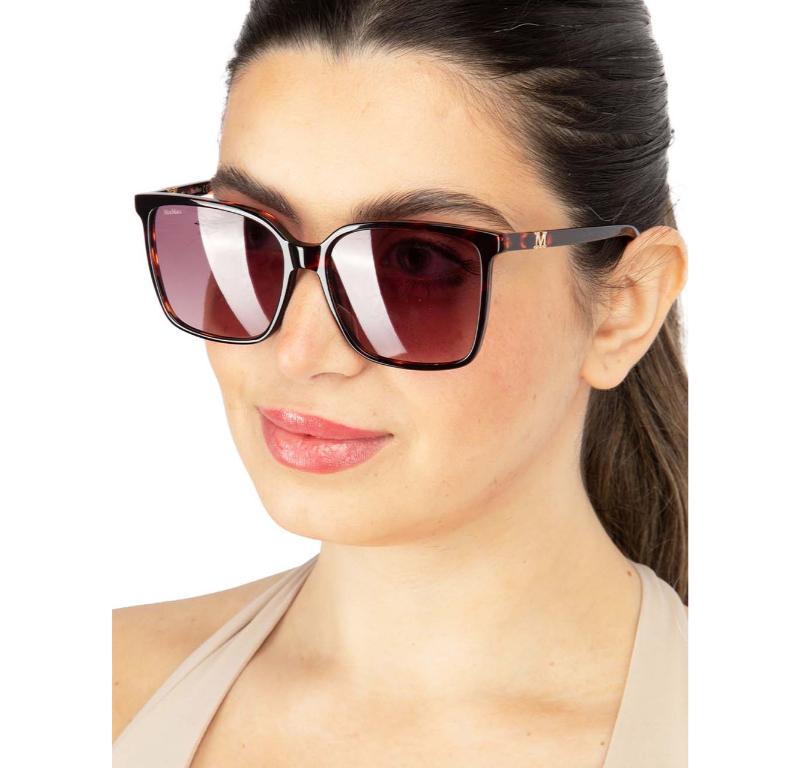 CONDITION is New with tags on this brand new Max Maradesigner item. Cet article est livré avec son emballage d'origine.
 
 
 
 Détails
 
 
 Modèle : MM 0046
 
 Rouge
 
 Acétate
 
 Lunettes de soleil à monture carrée
 
 Oculaire dégradé bourgogne
 
