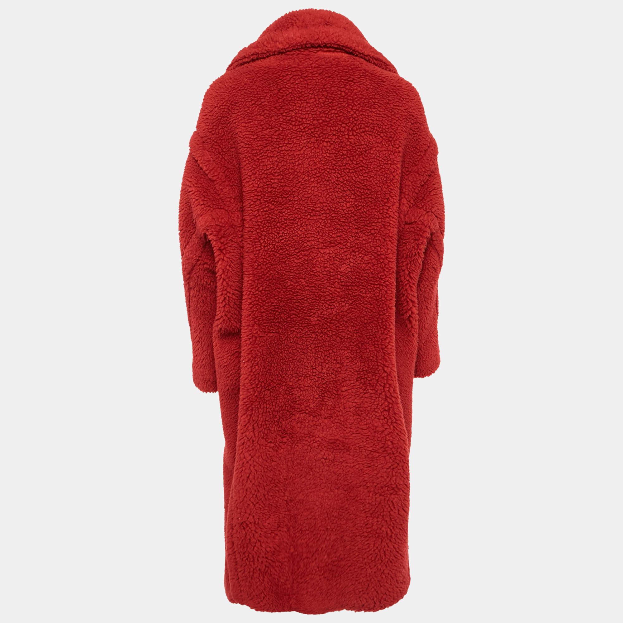 Crafted from camel hair  this Max Mara coat delivers both comfort and a statement making style. Its rich red hue adds a bold  eye catching touch to any outfit  while the soft  textured finish gives it a distinctive and cozy feel. The classic double