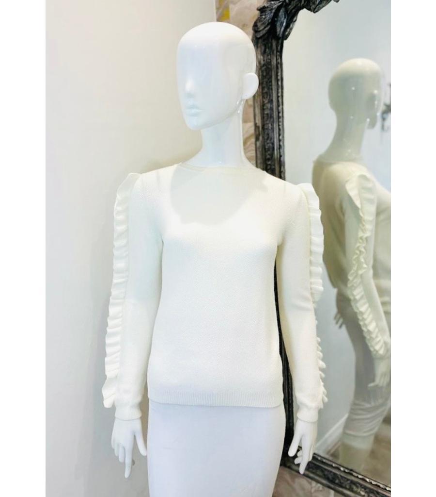 Max Mara Ruffled Jumper

Ivory knitwear designed with decorative ruffle detail along the sleeves.

Featuring crew neckline and ribbed cuffs and hem.

Size – S (Label missing but corresponds)

Condition – Very Good

Composition – Viscose, Polyester